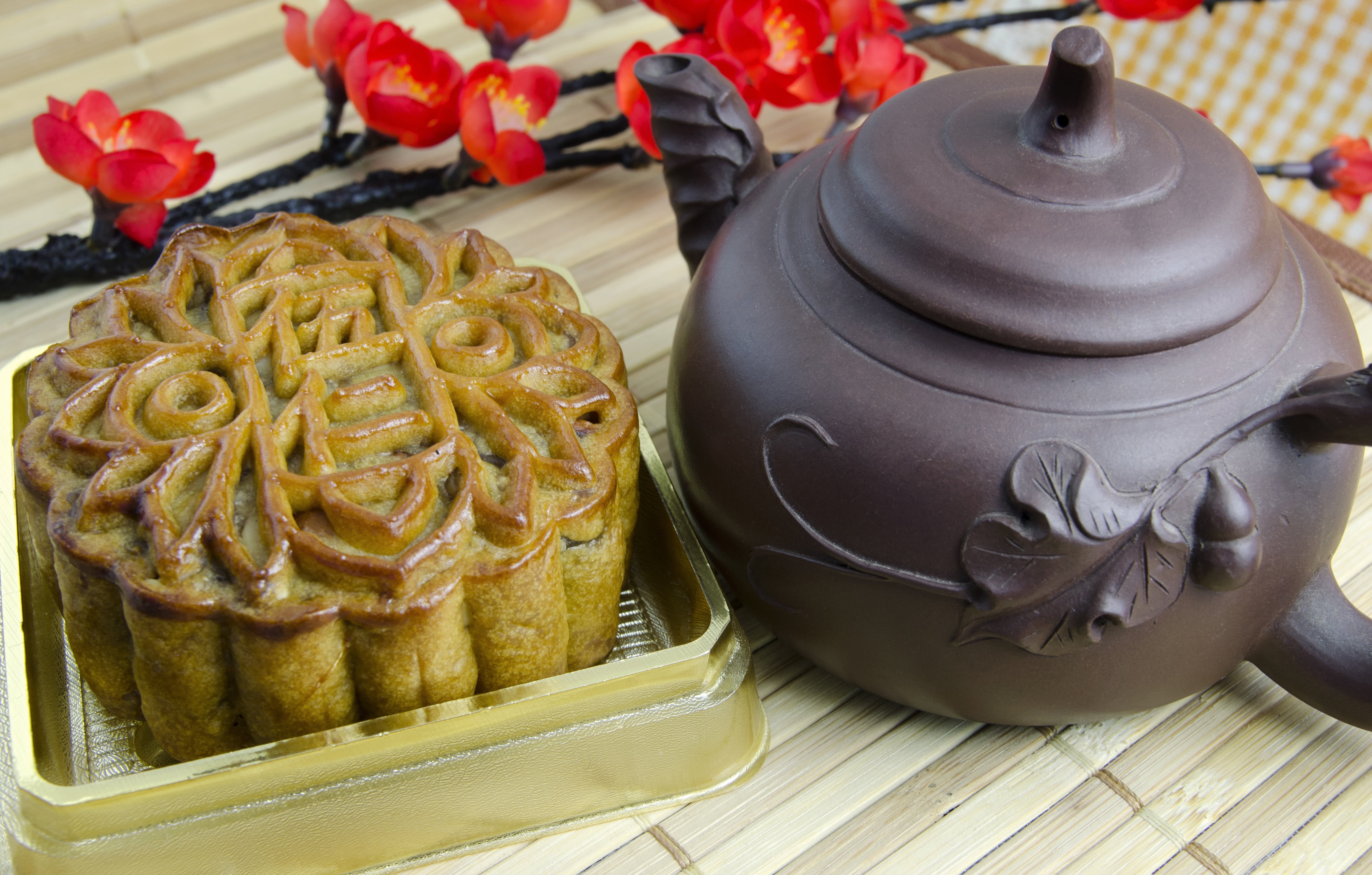 lotus filling, asian, mooncake, temptation, freshness, table, 4K, teapot, food, high angle view, pastry, nature, ready-to-eat, floral pattern, baked, no people, HD Wallpaper