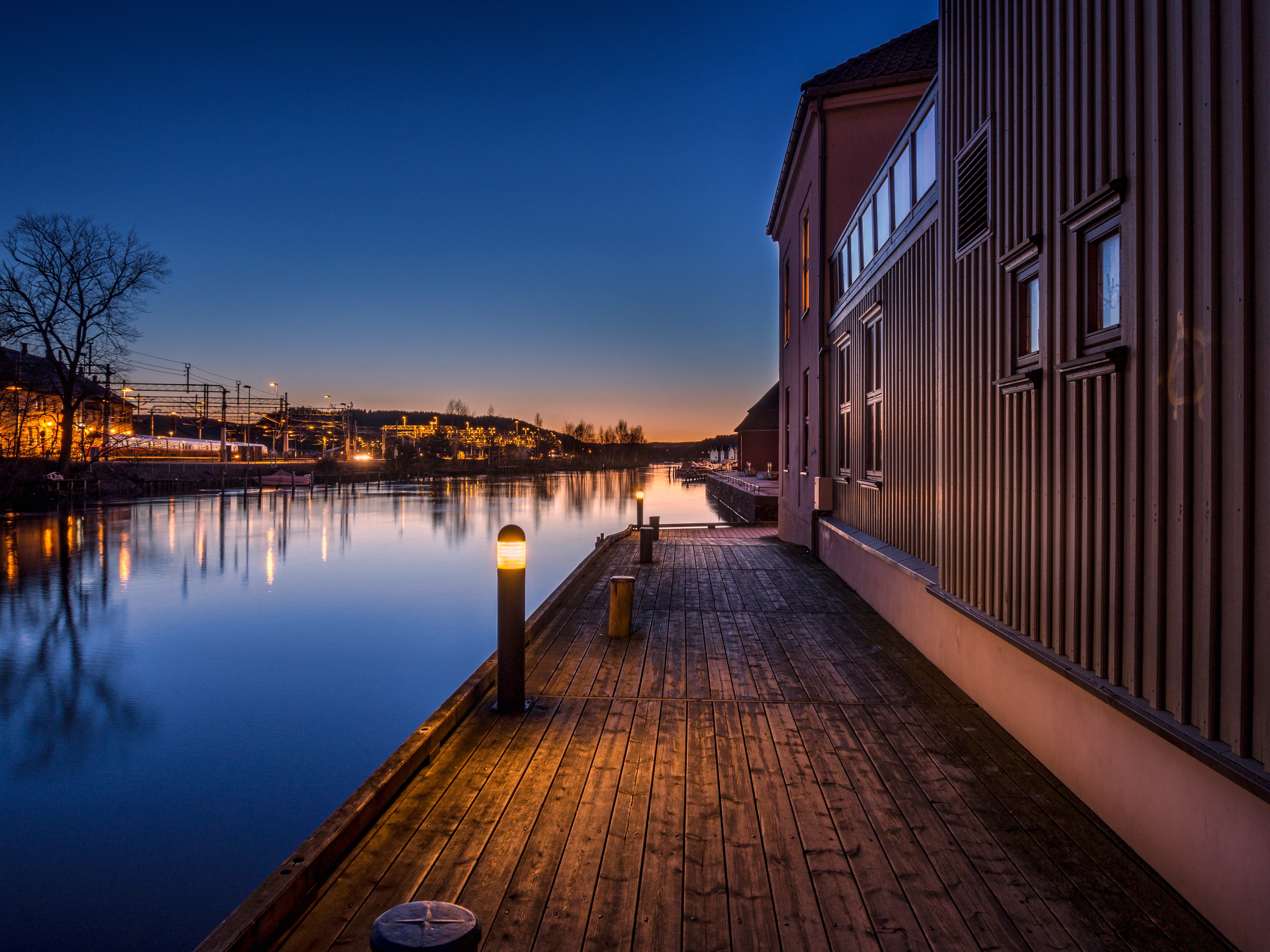 the way forward, architecture, outdoors, dusk, 4K, Norway, nature, sky, building, Halden, town, lake, building exterior, blue, reflection, wood - material, HD Wallpaper