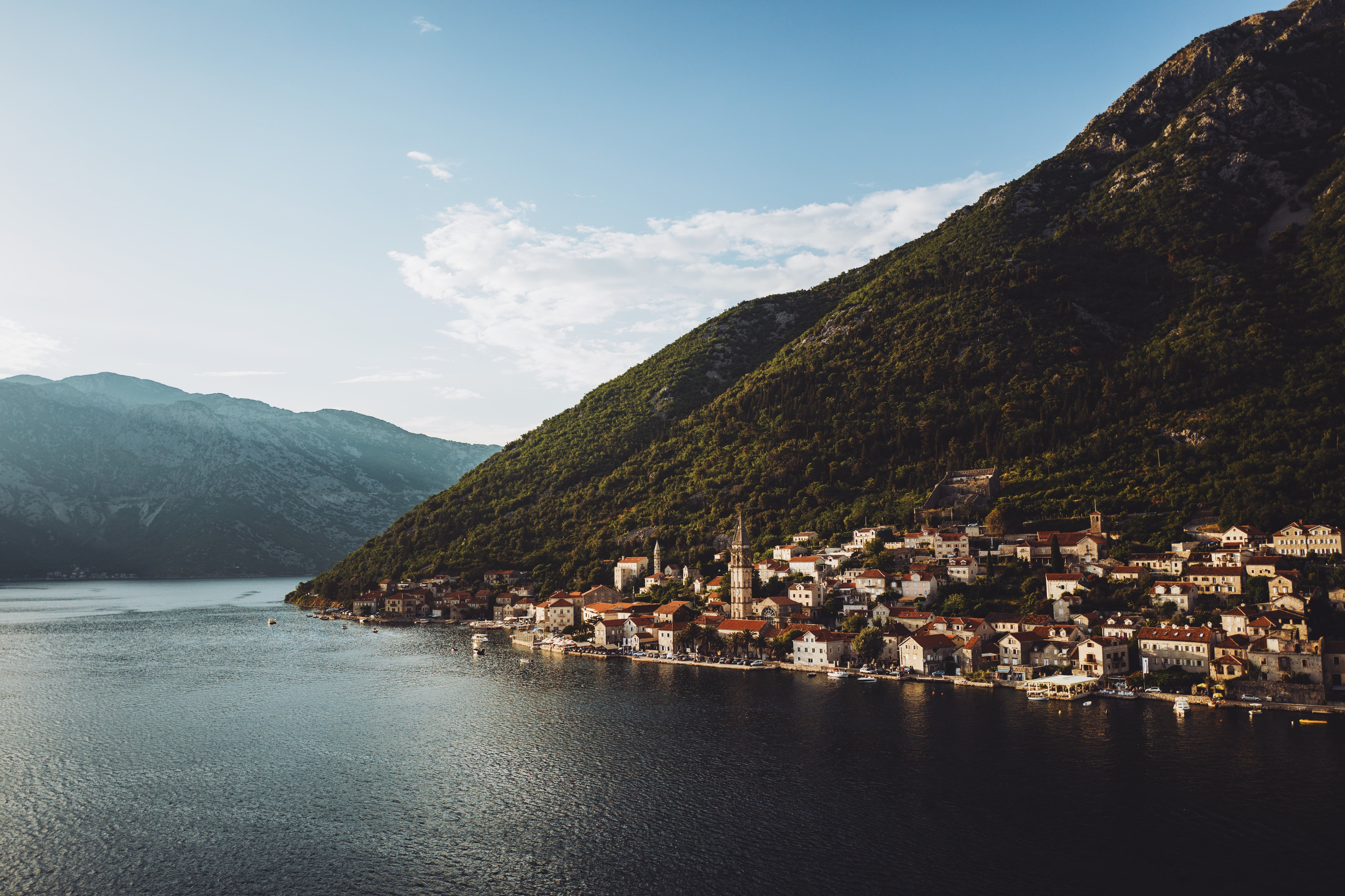 building exterior, nature, building, landscape, city, cloud - sky, water, mountain, village, sea, beauty in nature, mountain range, architecture, waterfront, HD Wallpaper