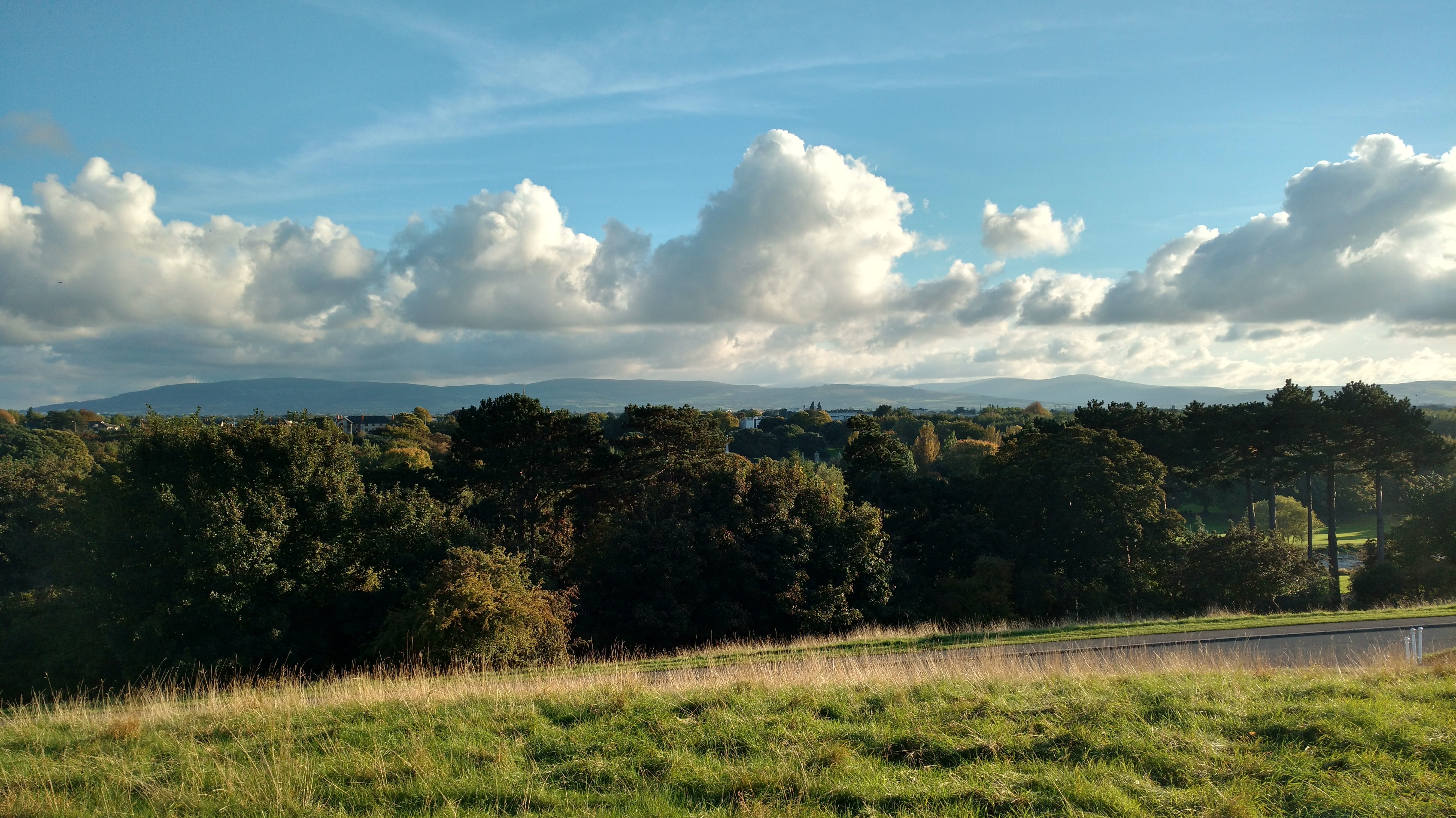 clouds, non-urban scene, Dublin, hills, plant, europe, sunlight, sky, growth, day, beauty in nature, field, green color, capital, nature, Phoenix Park, HD Wallpaper