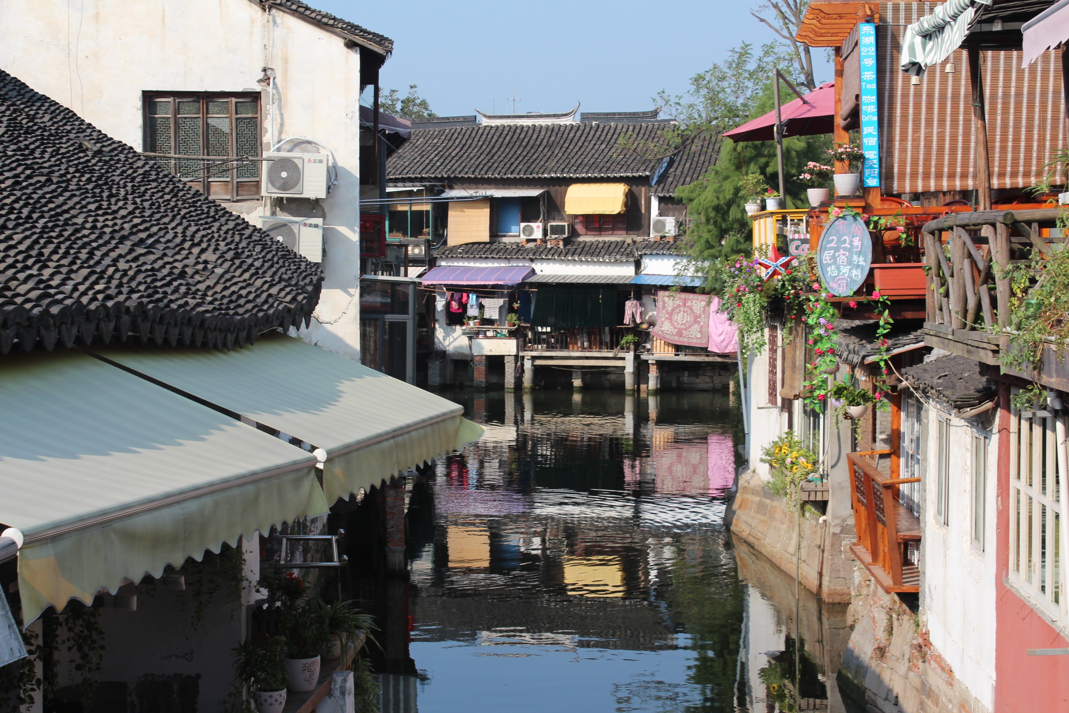 street, water, architecture, zhujiajiao, house, 2K, the ancient town, reflection, residential district, no people, built structure, building, roof, canal, HD Wallpaper