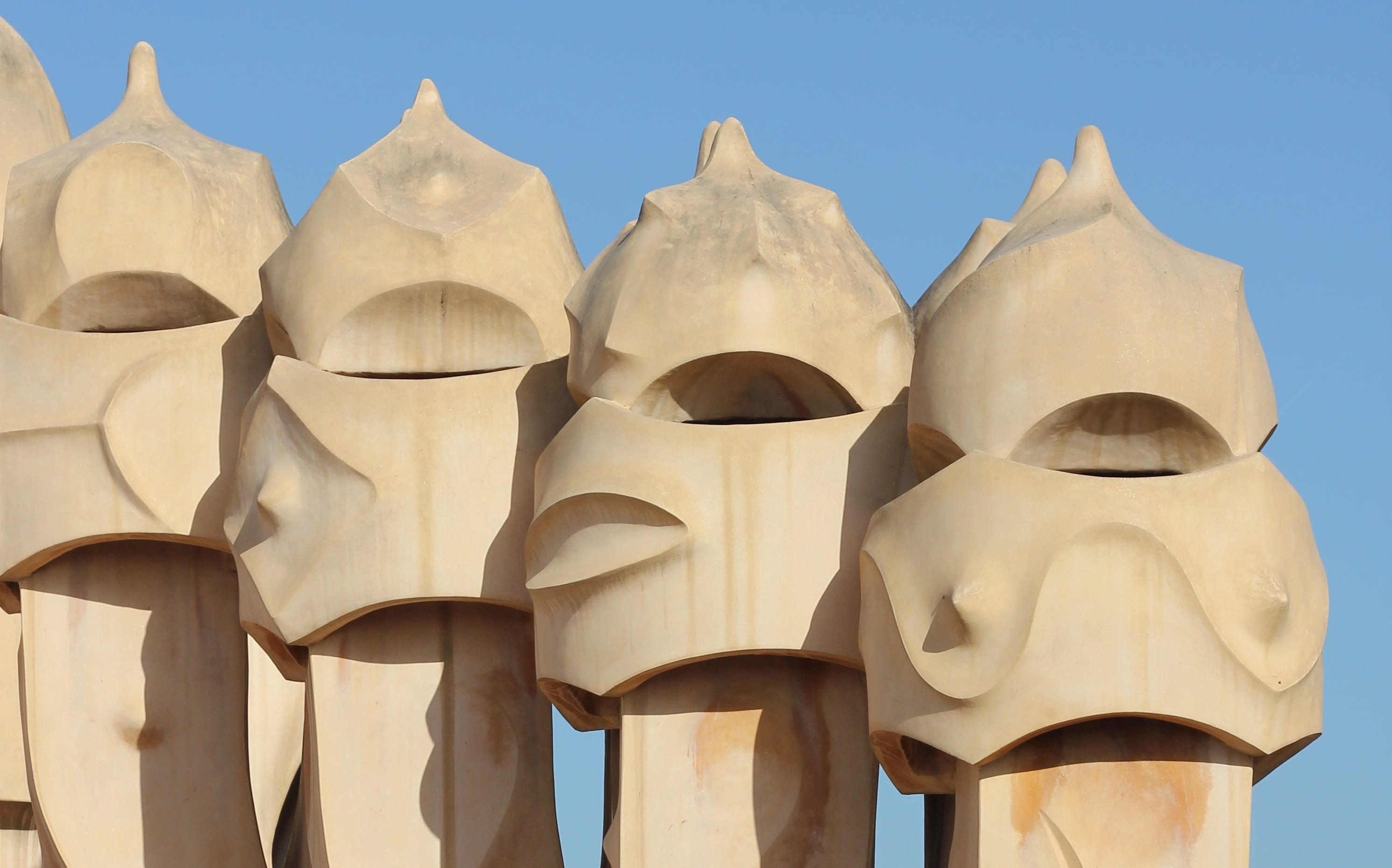 large group of objects, architecture, no people, landmark, repetition, gaudi, barcelona, 2K, retail, casa battlo, craft, city, nature, animal, outdoors, HD Wallpaper