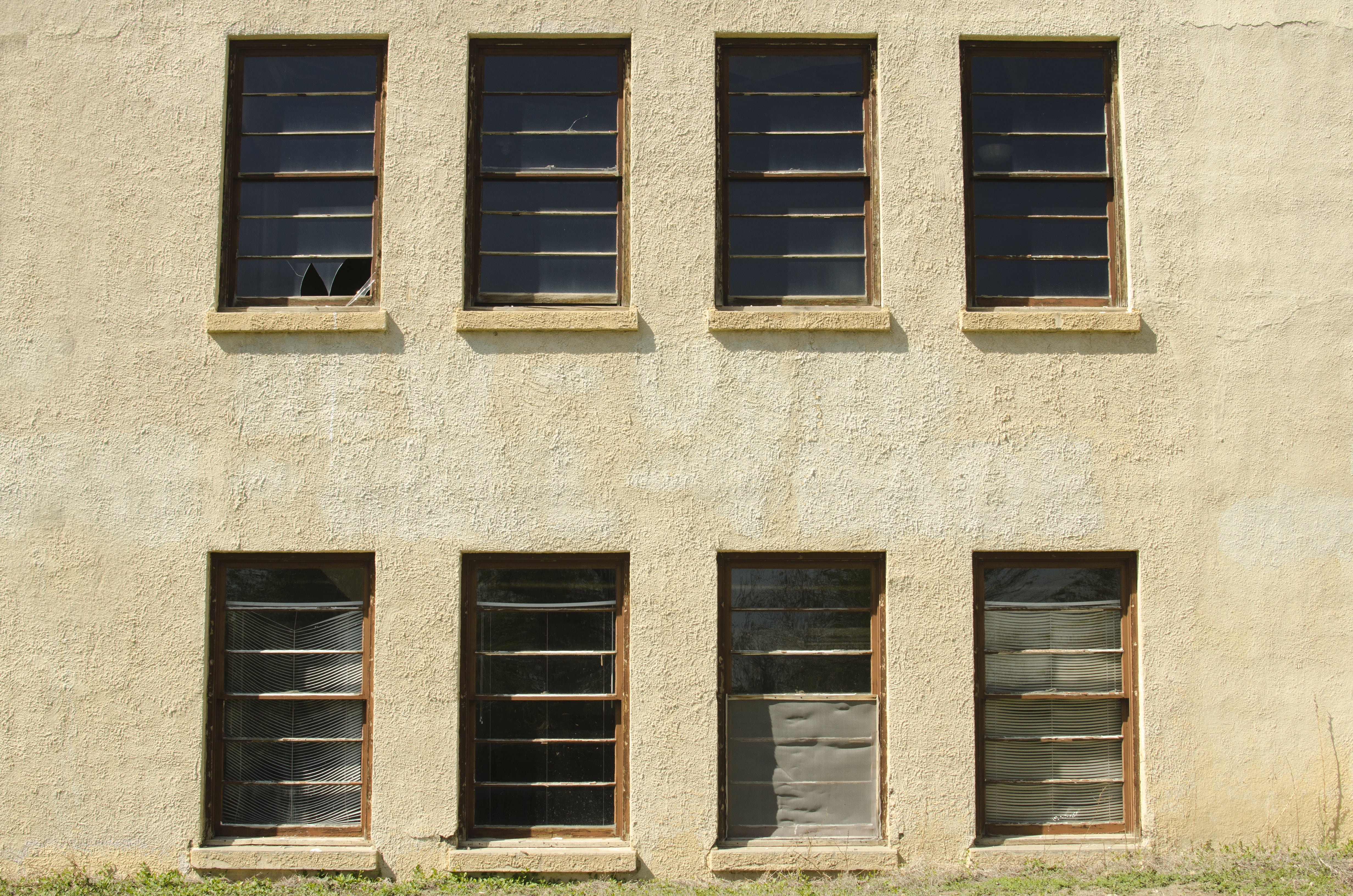 residential district, outdoors, side by side, city, no people, in a row, multiple windows, reflection, decay, stucco, weathered, glass - material, rustic, HD Wallpaper