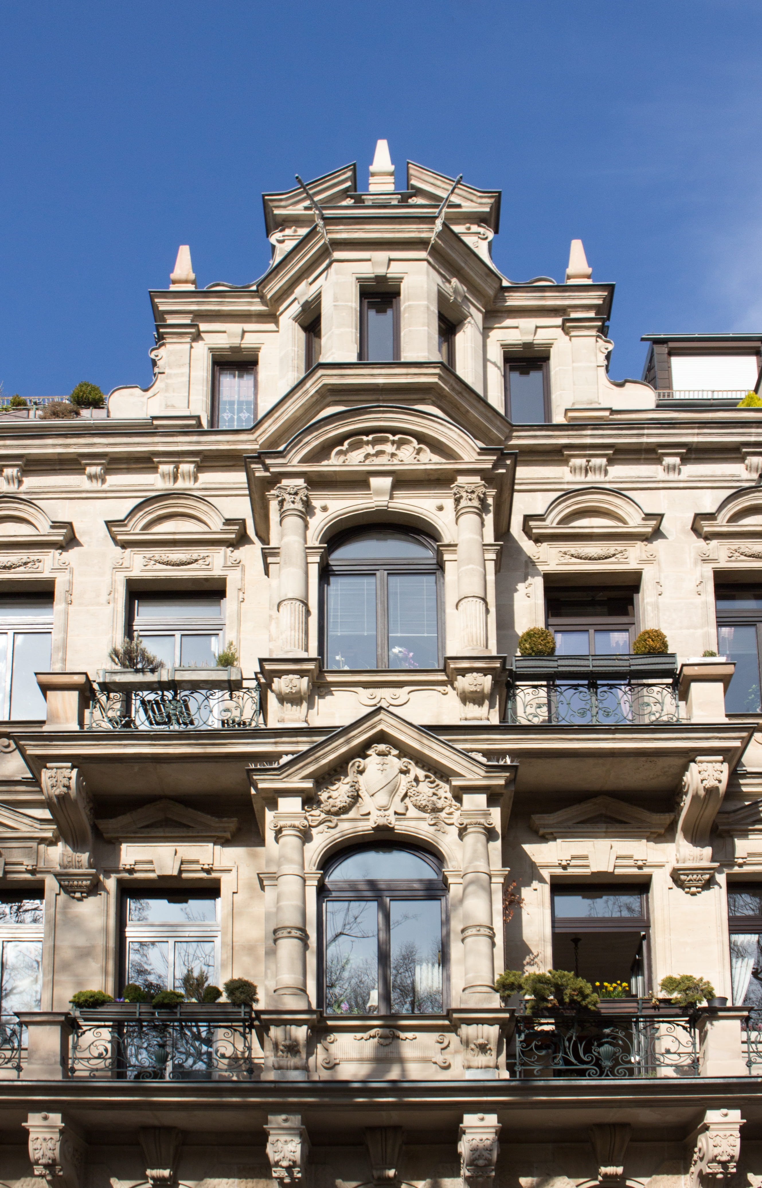 hornschuch avenue, germany, window, architecture, blue, window sculpture, balcony, swiss francs, building, deutchland, built structure, stucco façade, city, Phone HD Wallpaper