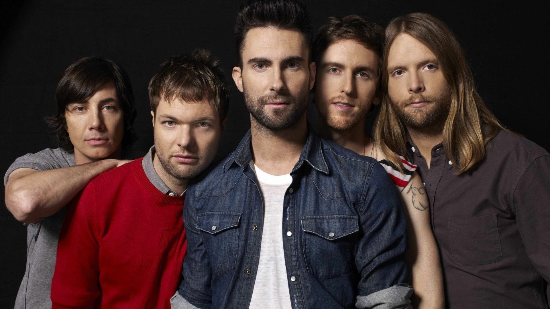 maroon 5, indoors, emotion, black background, friendship, young adult, men, adult, looking at camera, young men, young women, 1080P, casual clothing, standing, HD Wallpaper