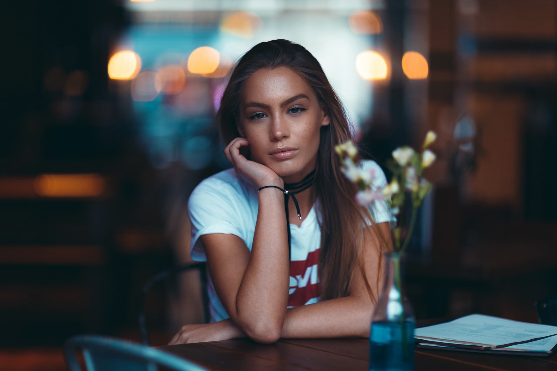 T-shirt, tanned, focus on foreground, restaurant, cafe, young adult, lifestyles, young women, front view, looking at camera, sitting, contemplation, table, HD Wallpaper
