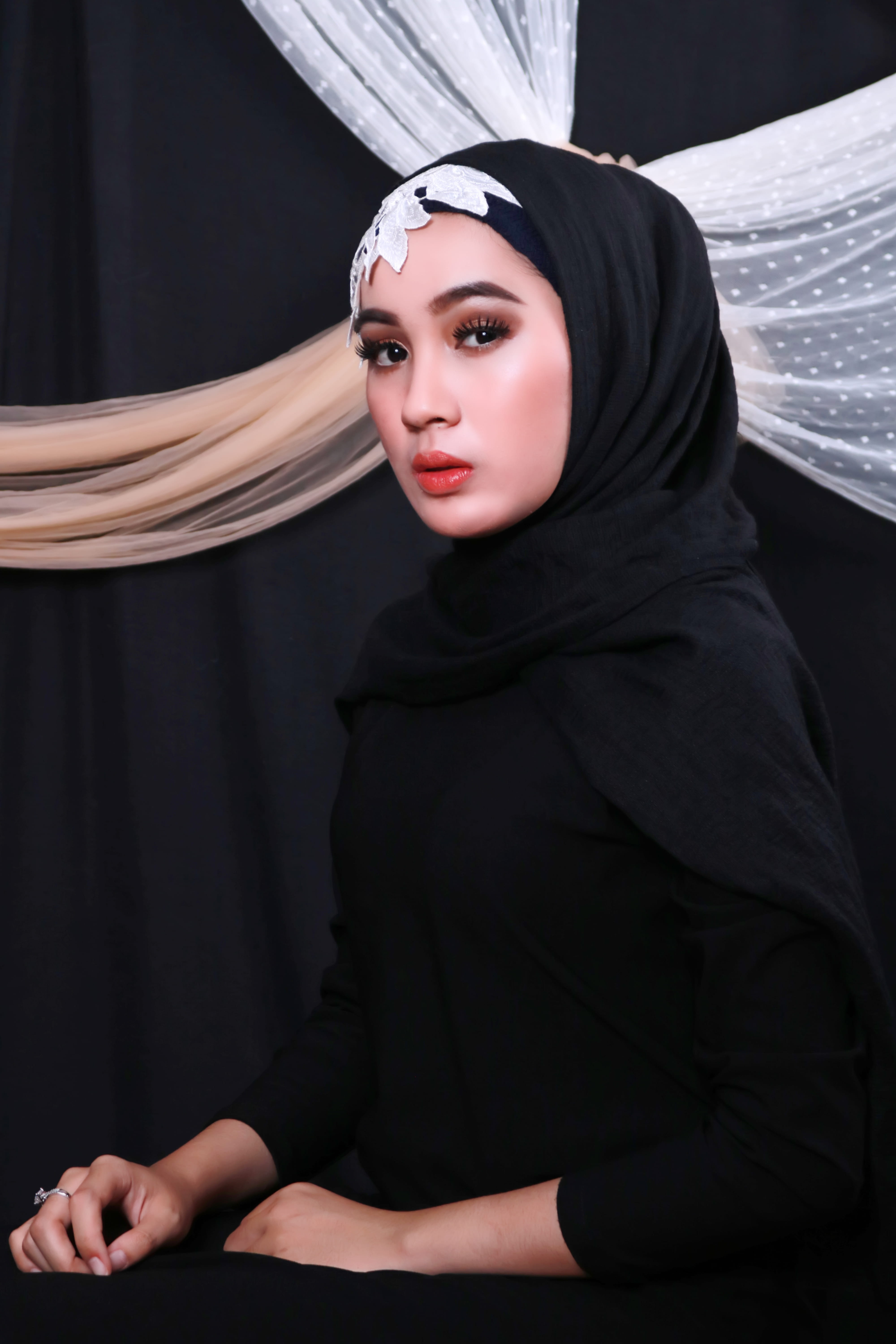 looking at camera, beautiful, religion, sitting, veil, white, make-up, indoors, one person, young women, 5K, wear, scarf, adult, near, woman, facial expression, Phone HD Wallpaper