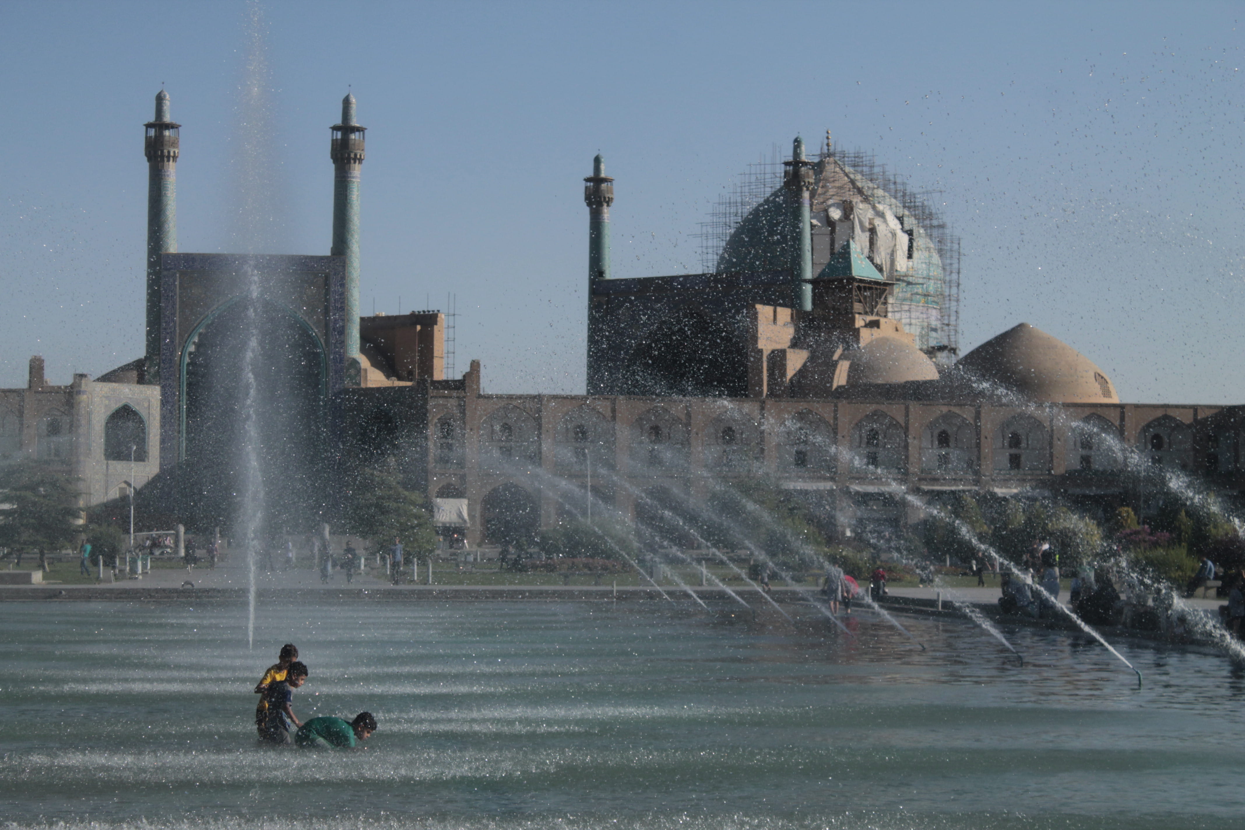 iran, nature, outdoors, water, place of worship, men, naghsh-e jahan square, city, building exterior, group of people, contrast, real people, esphahan, HD Wallpaper