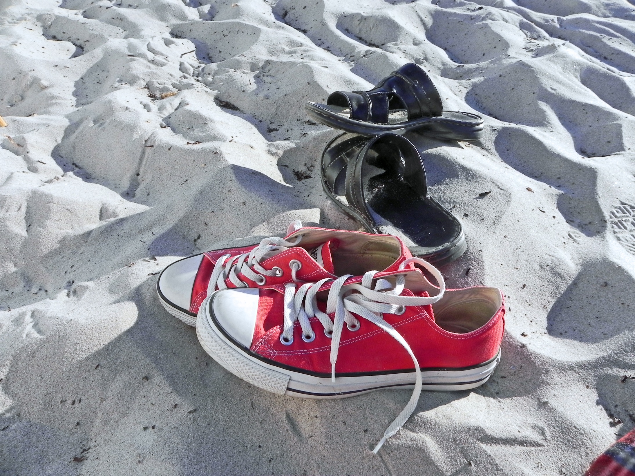 no people, absence, outdoors, shoes, sand, high angle view, personal accessory, 1080P, flip-flop, still life, land, convers, solid, equipment, day, sandal, HD Wallpaper
