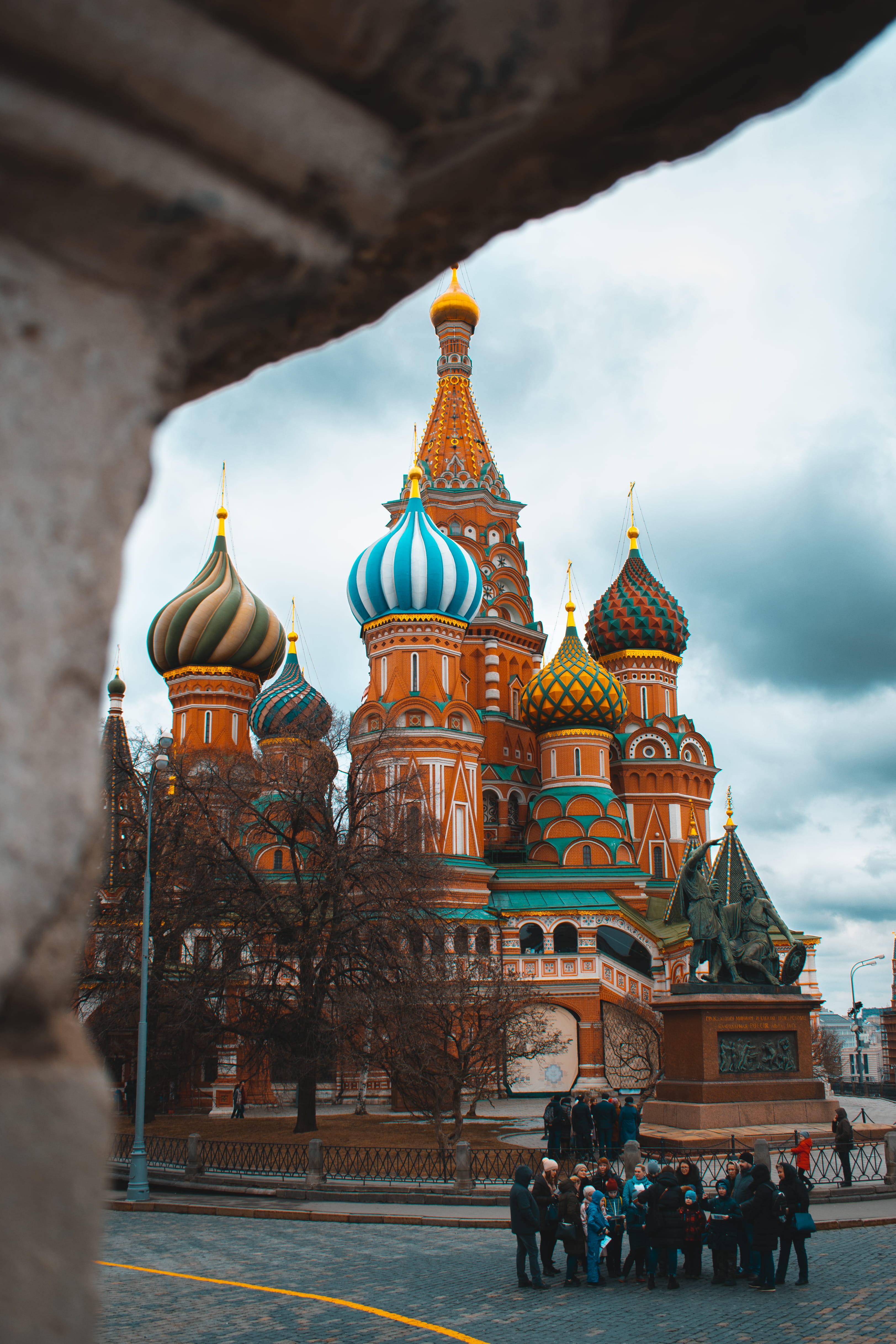 chathedral, building, travel destinations, land, town, worship, real people, russia, men, outdoors, built structure, person, sky, tower, building exterior, Phone HD Wallpaper
