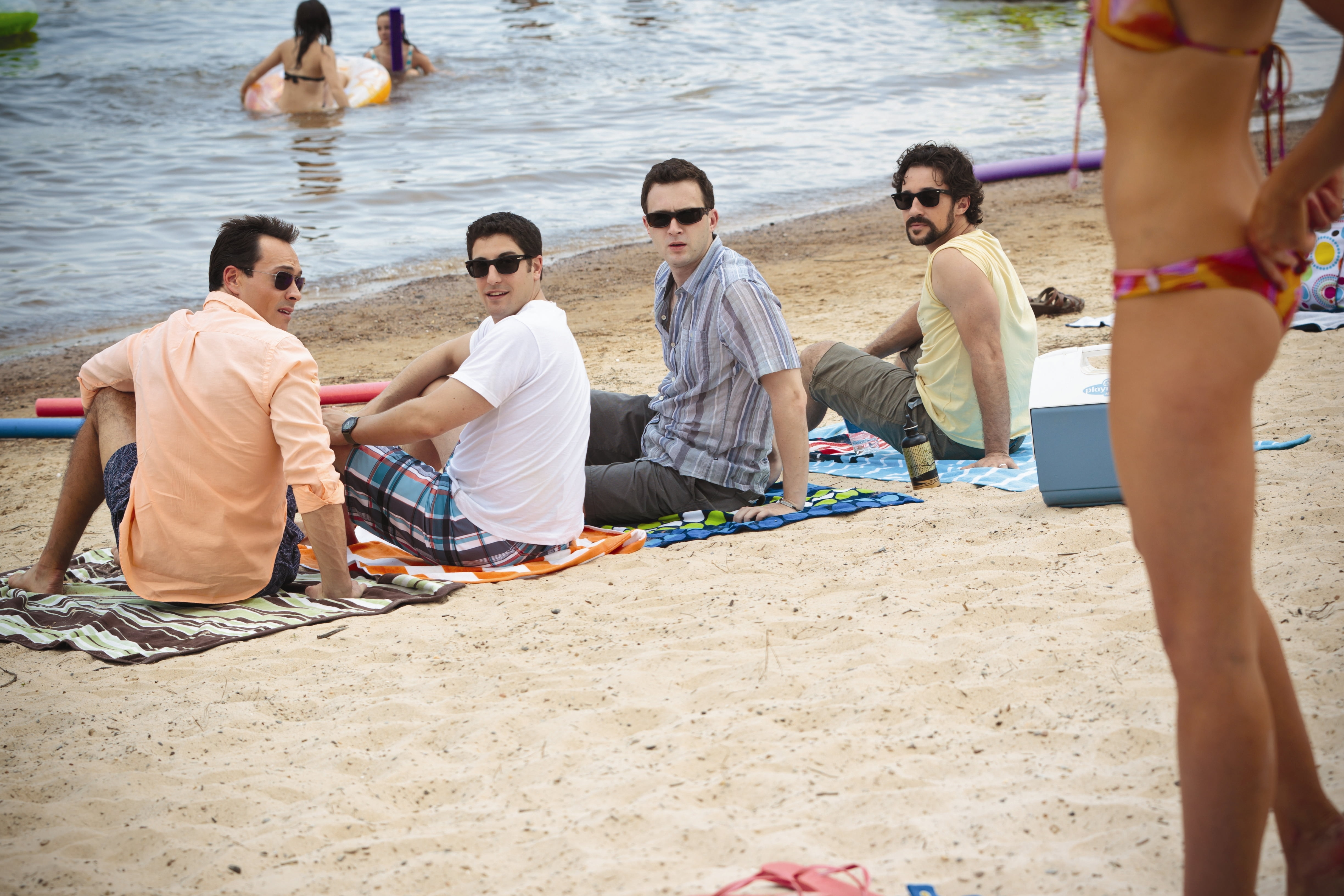 women, outdoors, group of people, Jason Biggs, men, real people, Chris Small, medium group of people, sea, holiday, shirt, Eddie Kaye Thomas, leisure activity, HD Wallpaper