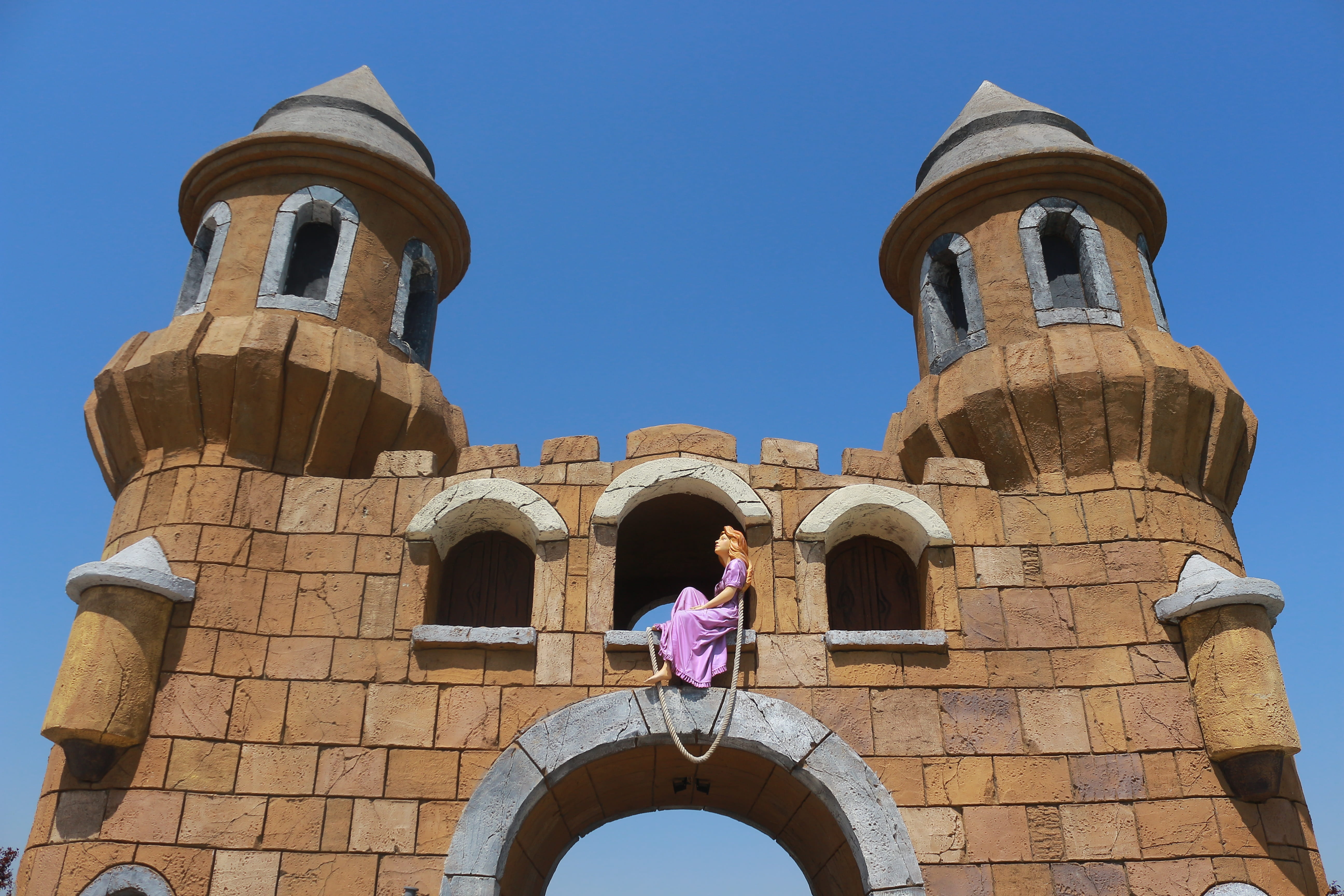 outdoors, built structure, architecture, clear sky, child, women, fairy tale, history, travel, low angle view, 5K, day, one person, building, building exterior, HD Wallpaper