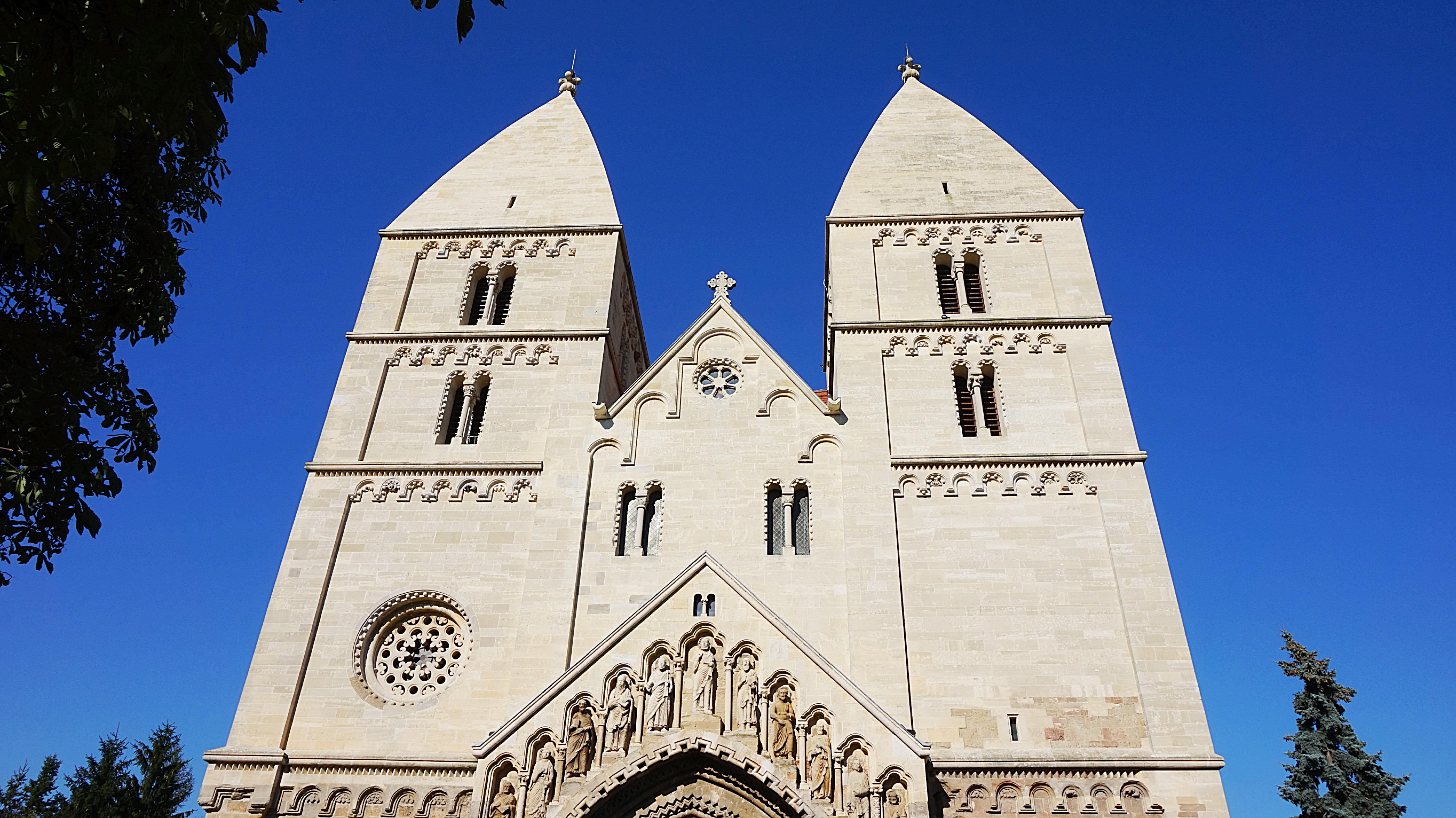 travel destinations, travel, clock face, history, spirituality, spire, built structure, st georges church, hungary, gothic style, blue, clear sky, religion, HD Wallpaper