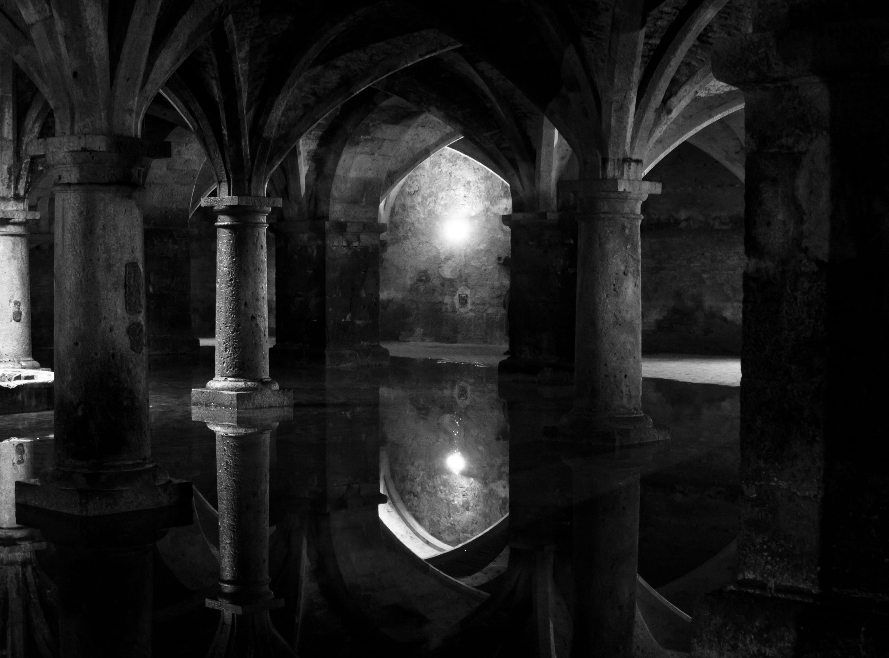 architecture, old, pillar, arch, black and white, reflection, lighting equipment, history, the past, night, water, architectural column, historic, achitecture, HD Wallpaper