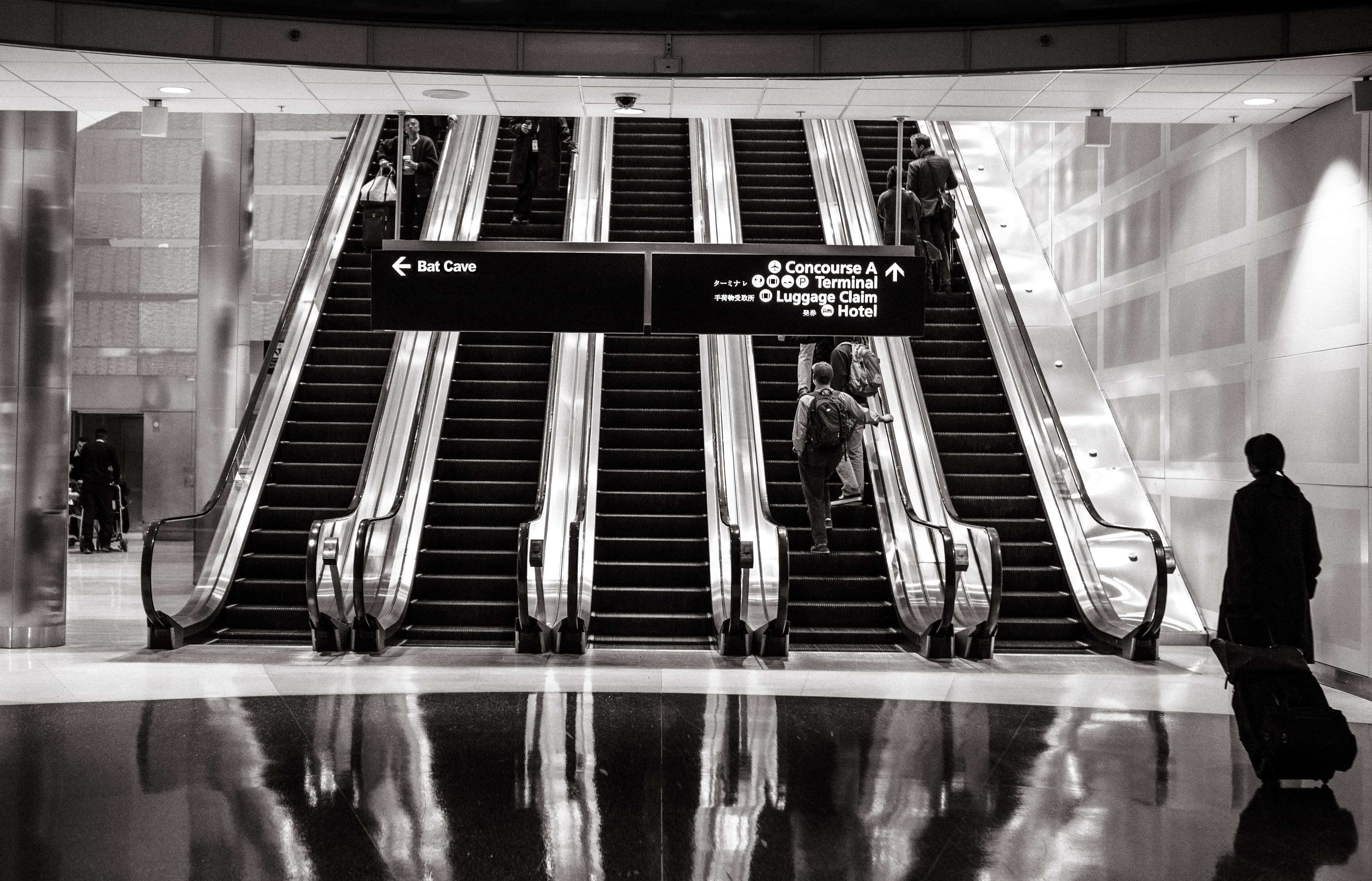 text, information, full length, men, moving, real people, people, western script, flooring, escalator, lifestyles, modern, indoors, communication, incidental people, HD Wallpaper