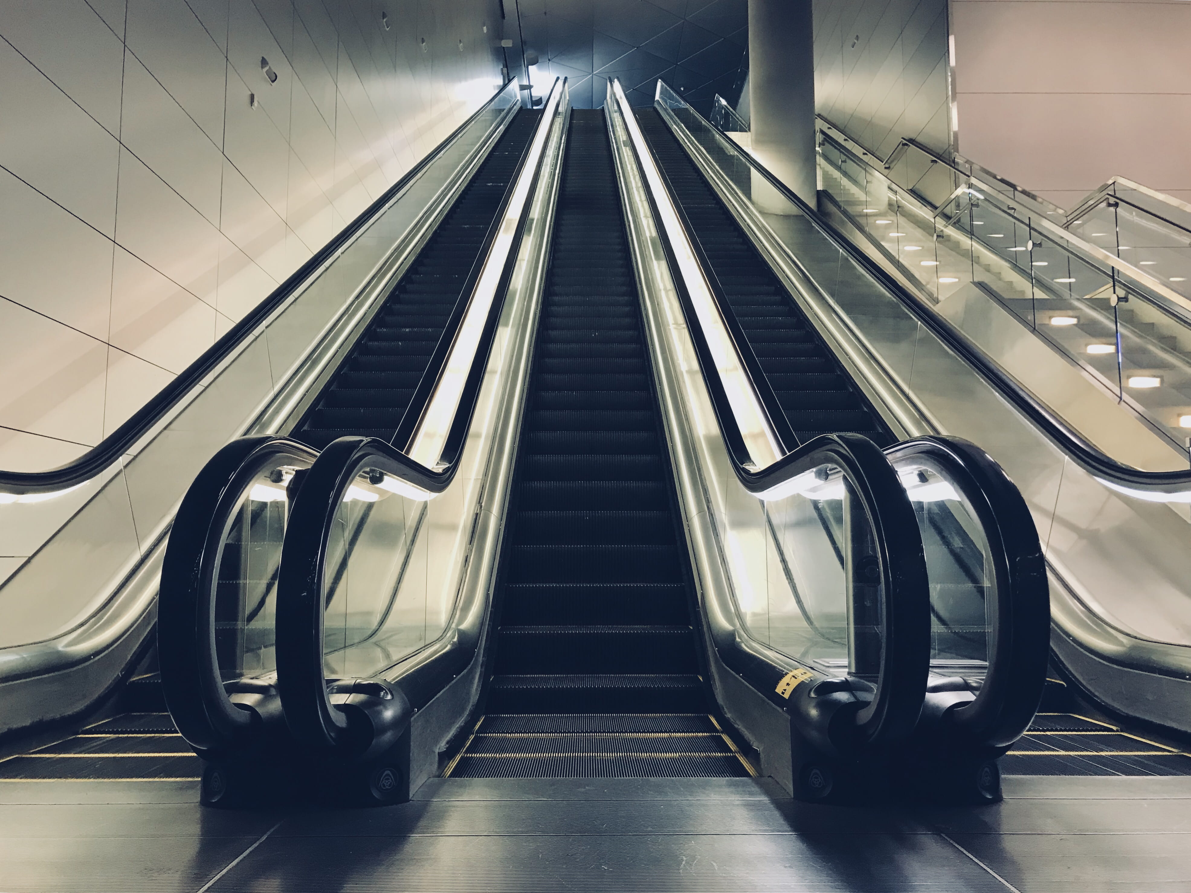 no people, 4K, staircase, transport, steps and staircases, illuminated, subway station, connection, stairs, building, chrome, indoors, tiled floor, the way forward, HD Wallpaper