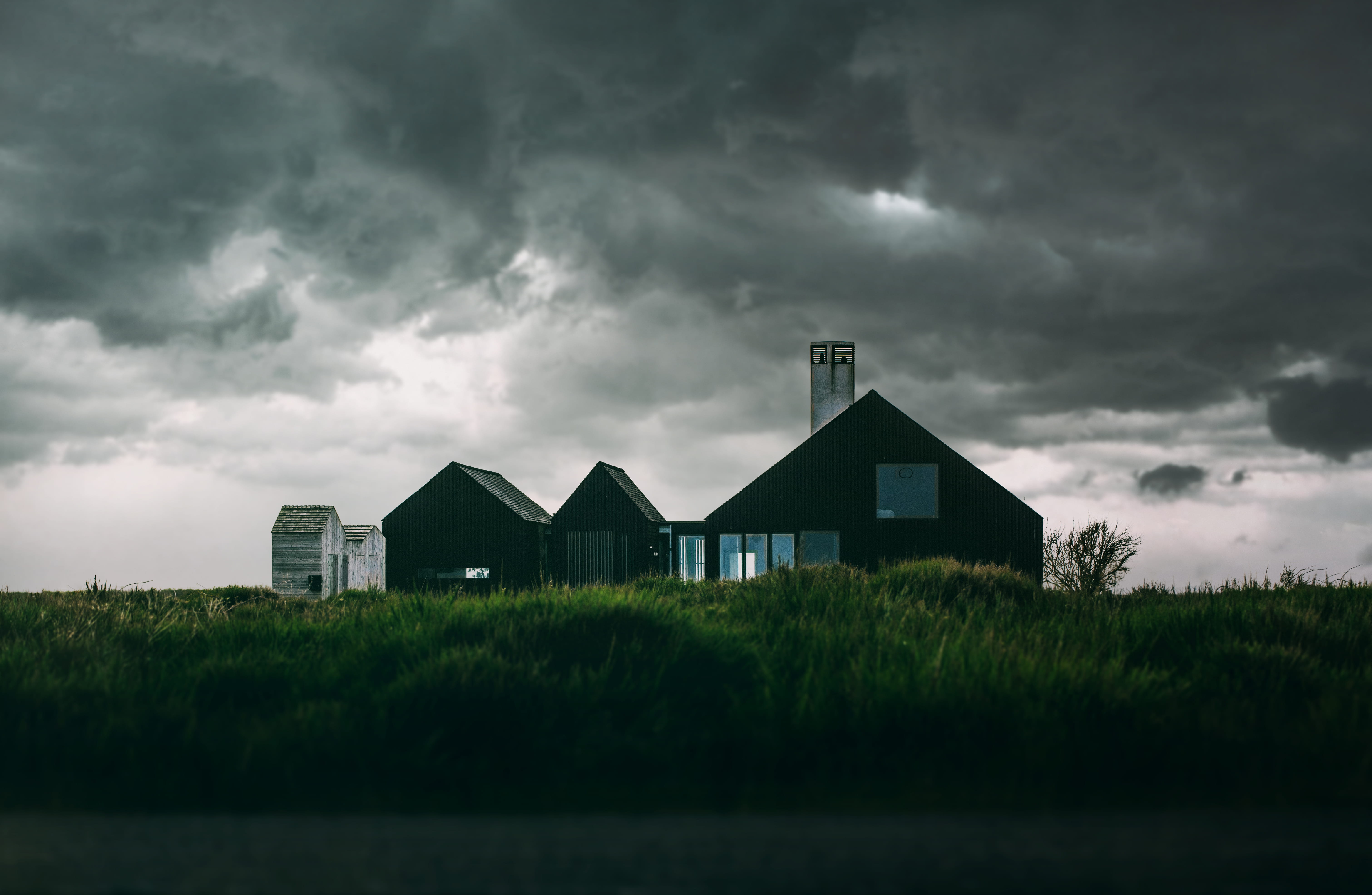 thick, land, light, farmhouse, cloud - sky, ominous, plant, 5K, buildings, clouds, grass, residential district, sunset, black, outdoors, sky, architecture, HD Wallpaper