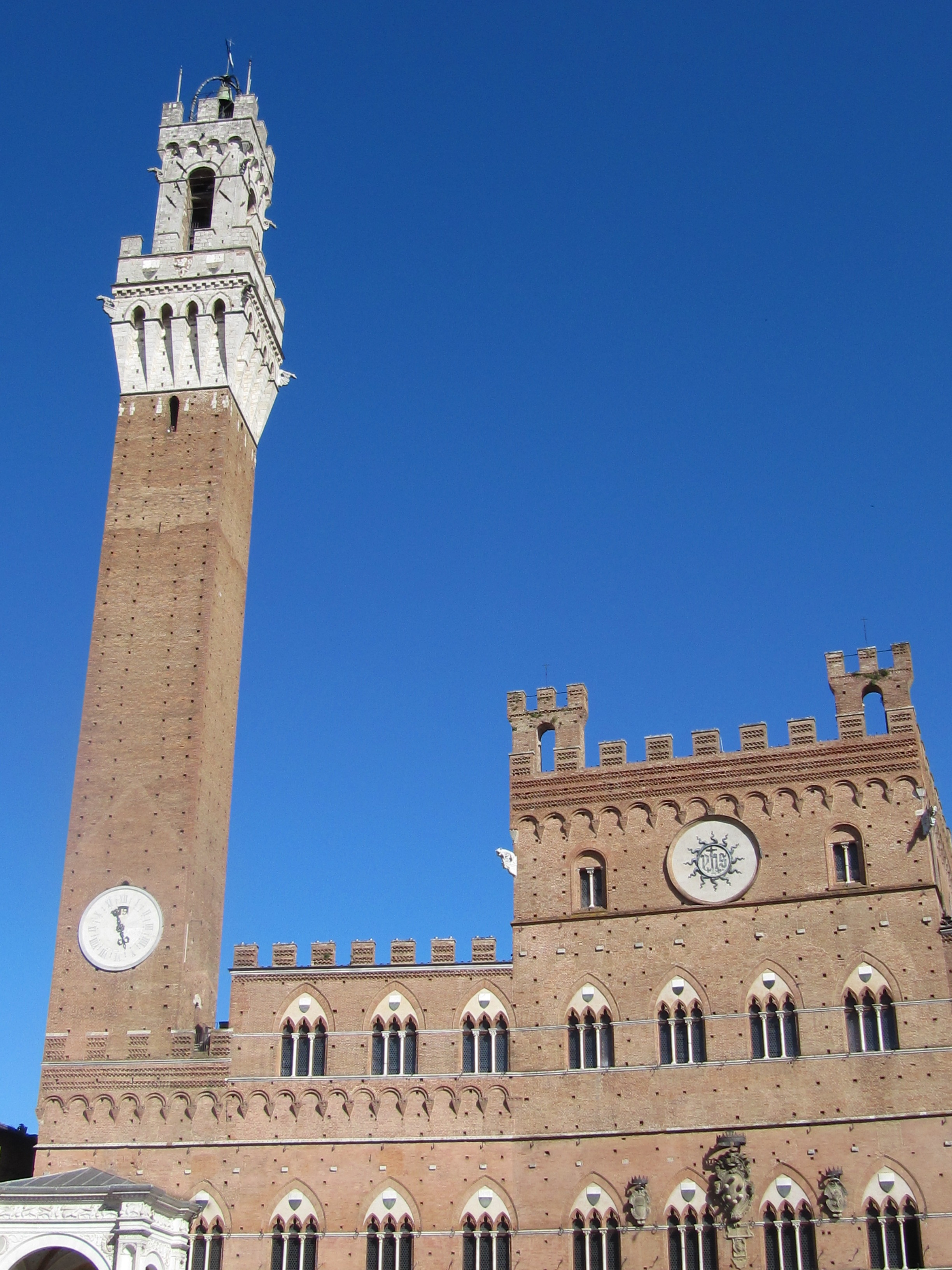 tuscany, the past, travel, clear sky, nature, palazzo pubblico, belief, siena, building, history, sky, no people, italy, day, 2K, blue, piazza del campo, Phone HD Wallpaper