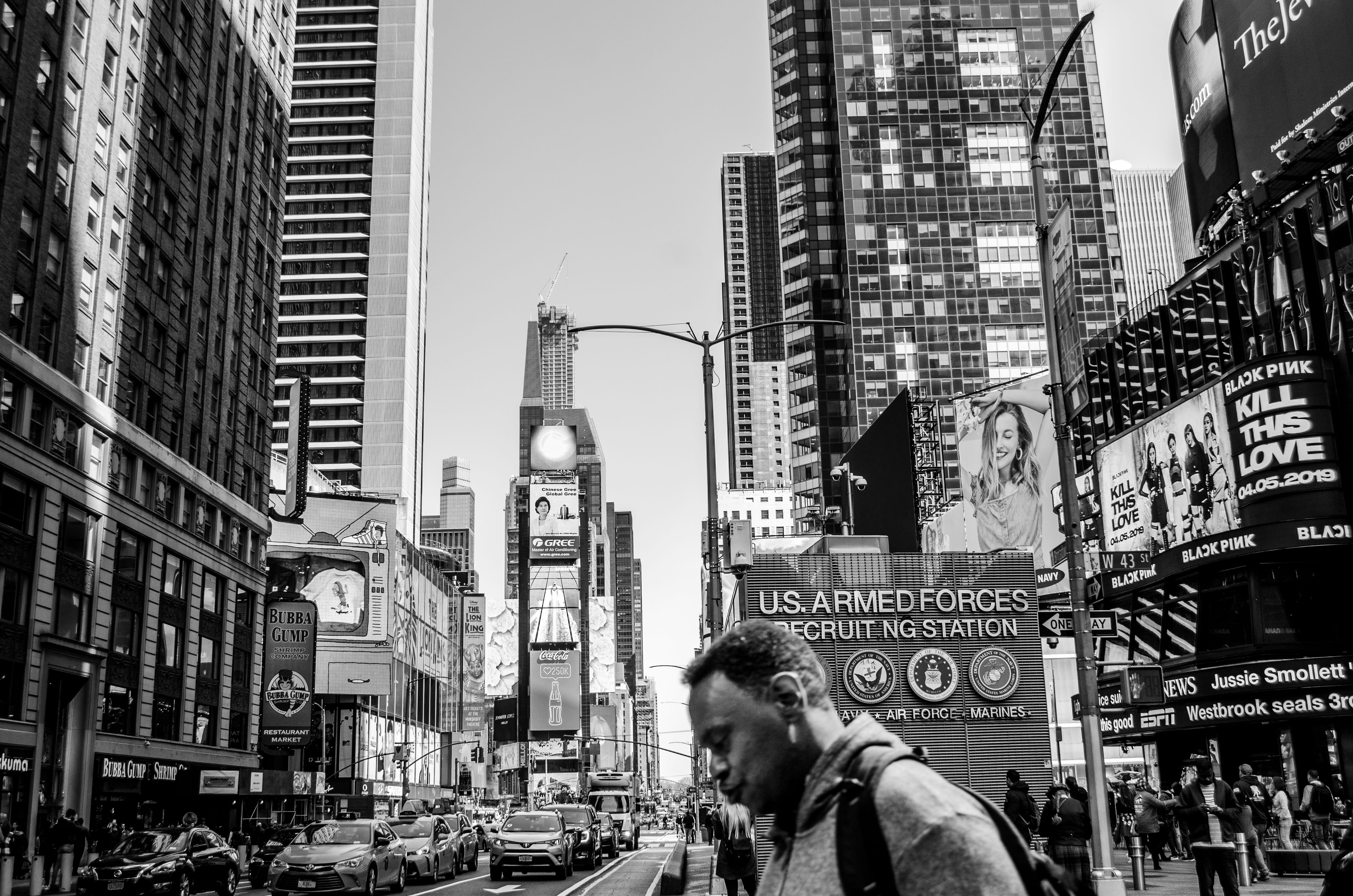 city life, urban, black and white, tourism, downtown, landmark, Broadway, people, sky, skyline, cityscape, buildings, office, 4K, billboard, street, busy street, HD Wallpaper