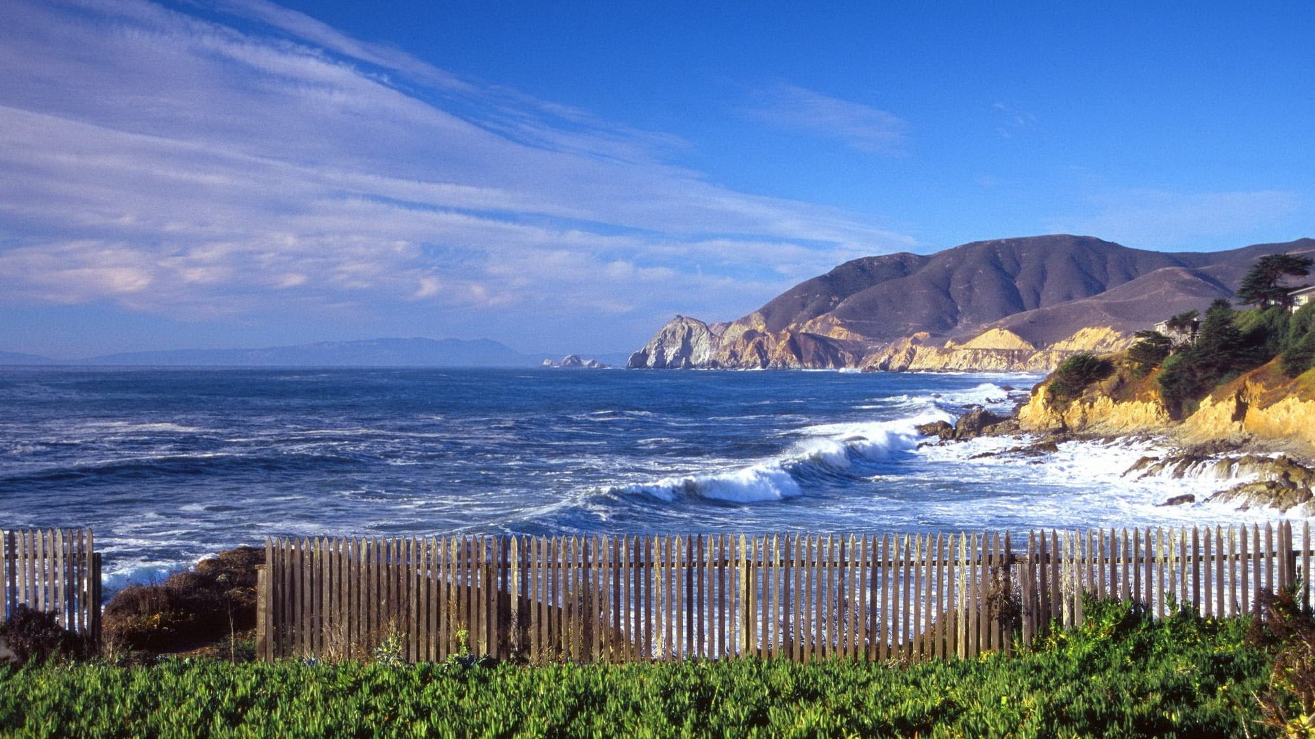 waters Edge, vacations, fences, wave, plant, pacific Ocean, famous Place, beach, sea, bay, mountain, seascape, uSA, blue, waves, motion, no People, landscape, HD Wallpaper