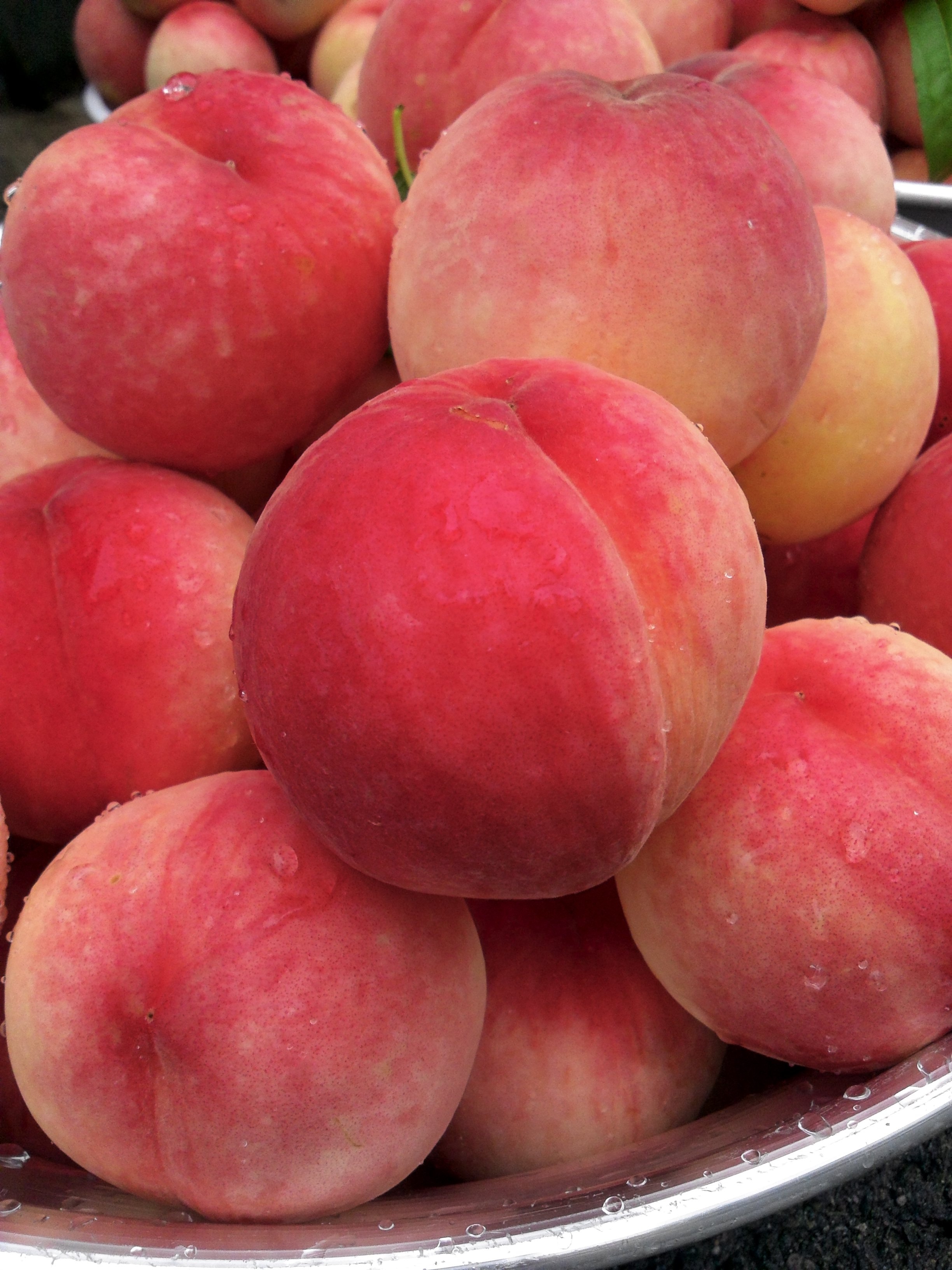 apricot, market stall, food, fruit, freshness, day, large group of objects, juice, outdoors, ripe, retail, red, healthy eating, sweet, close-up, peach, Phone HD Wallpaper