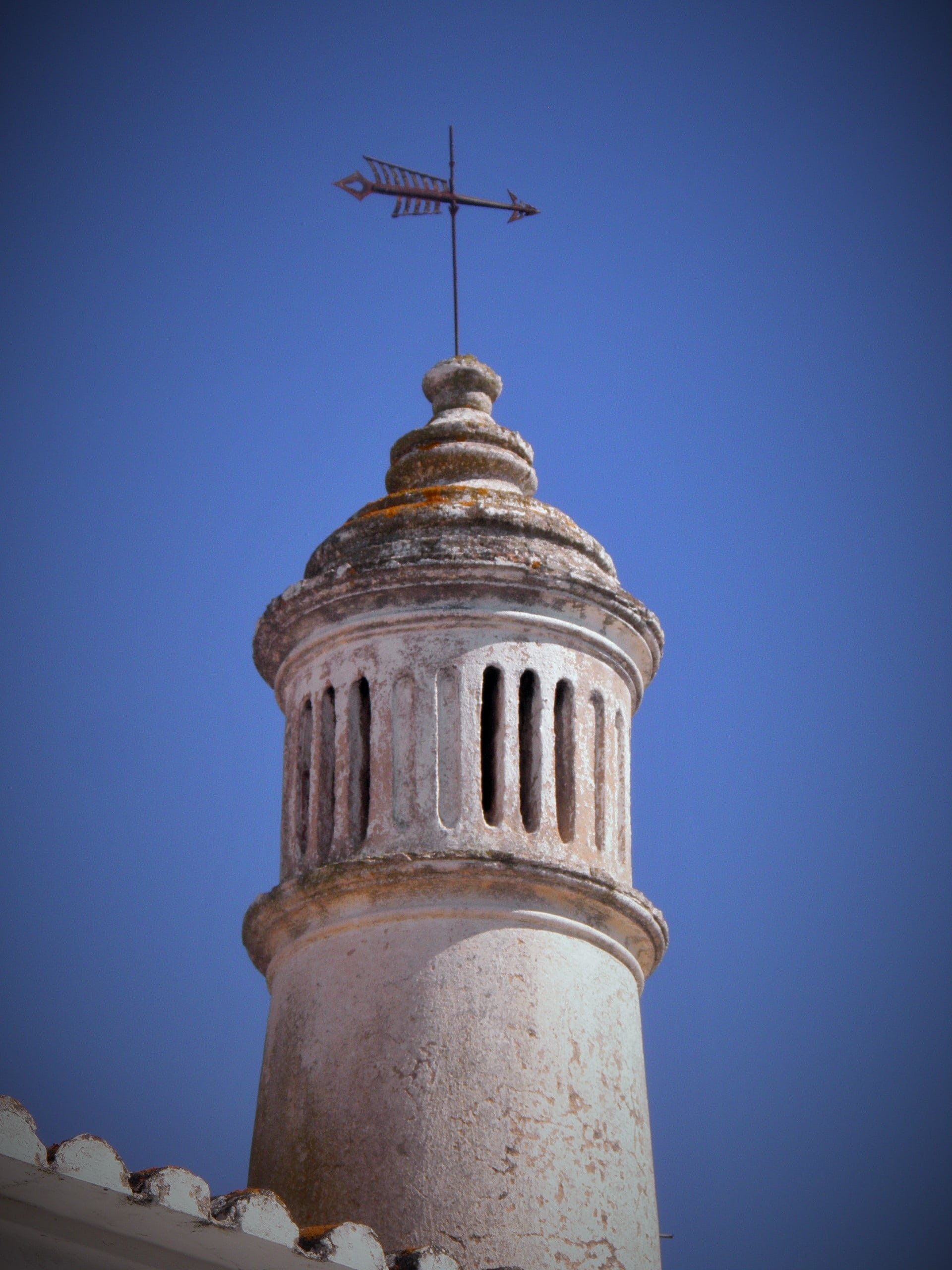 outdoors, tower, spire, 2K, roof, clear sky, the past, nature, building exterior, chimney, sky, architecture, weather vane, weathercock, religion, weathervane, Phone HD Wallpaper