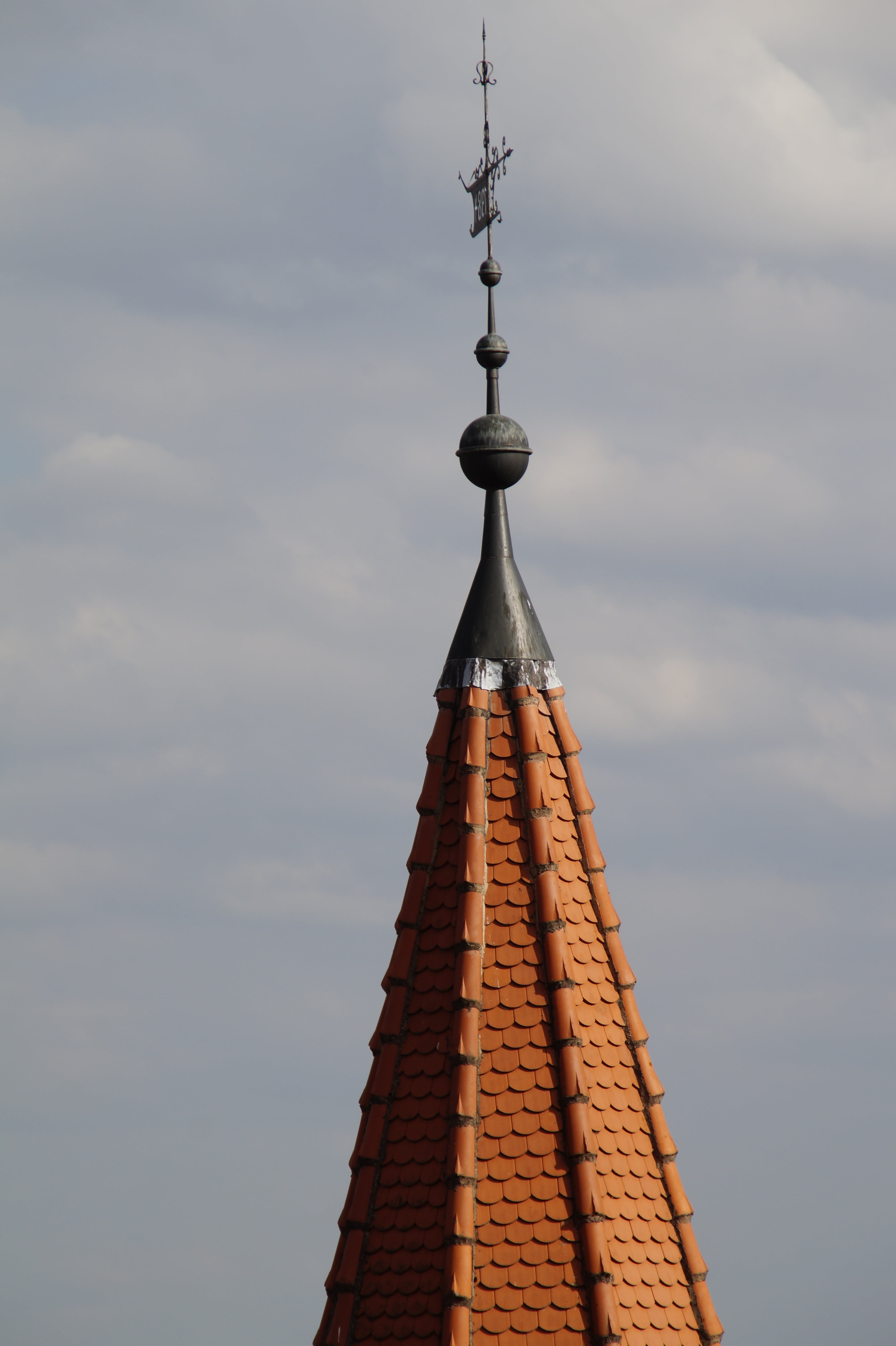 5K, architecture, cloud - sky, built structure, high section, steeple, sky, roof tile, roof, travel destinations, religion, brick, spire, low angle view, Phone HD Wallpaper
