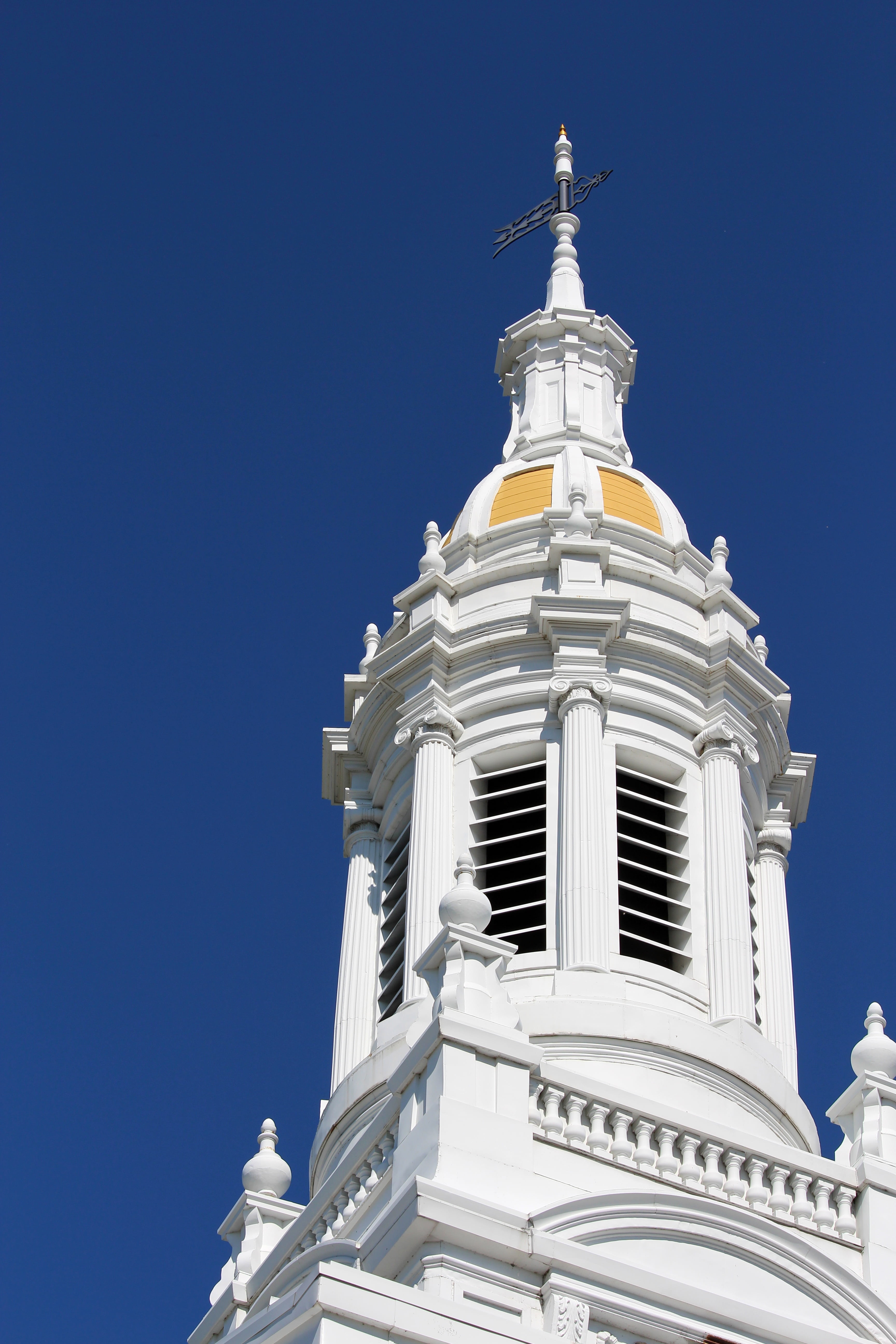 blue, white, place of worship, church, nature, sky, built structure, appleton, weather, tower, low angle view, lawrence memorial chapel, building, white color, Phone HD Wallpaper