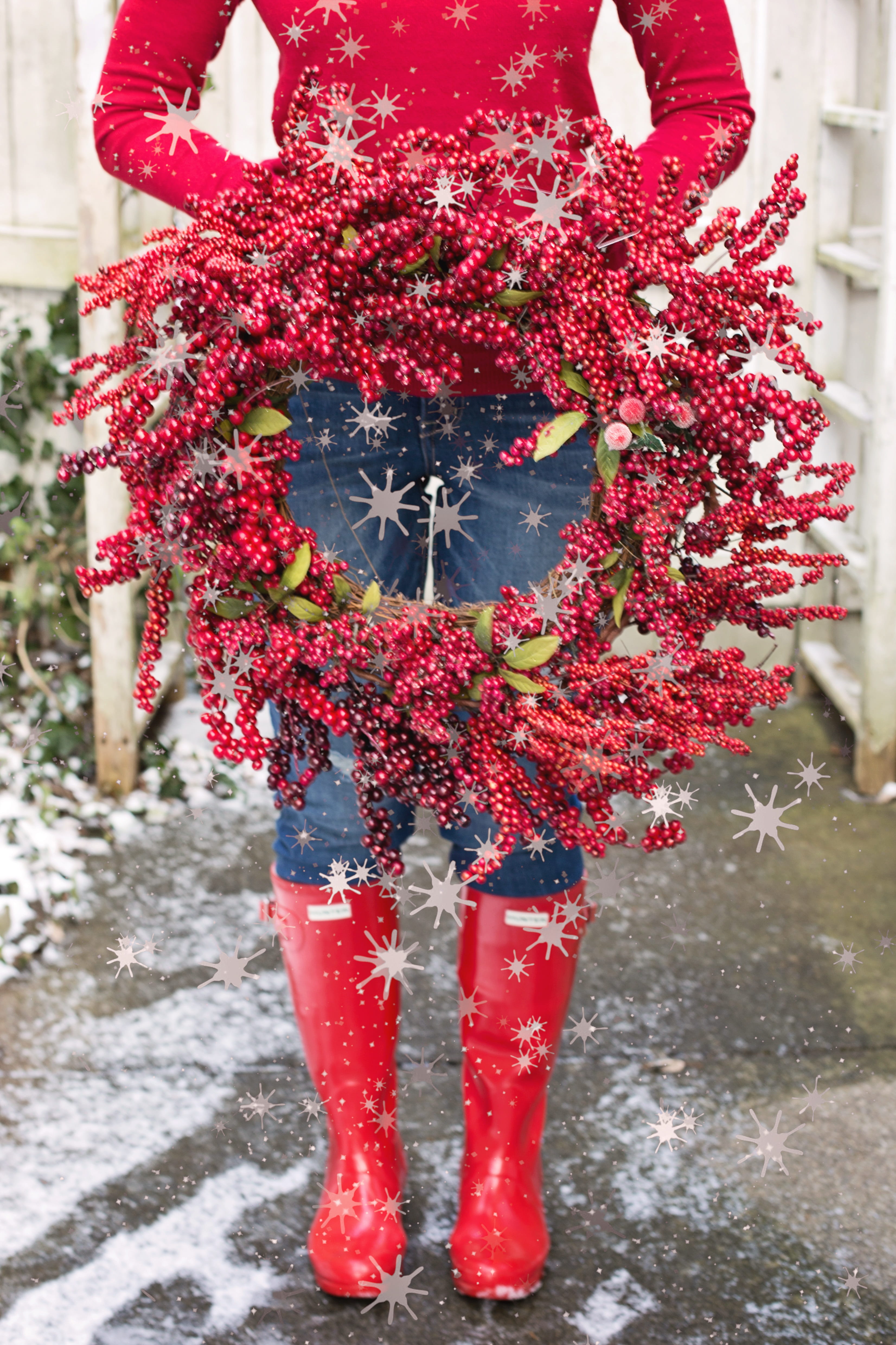 woman holding, holiday - event, winter, standing, boots, holiday, christmas decoration, focus on foreground, outdoors, christmas, wreath, red boots, women, Phone HD Wallpaper