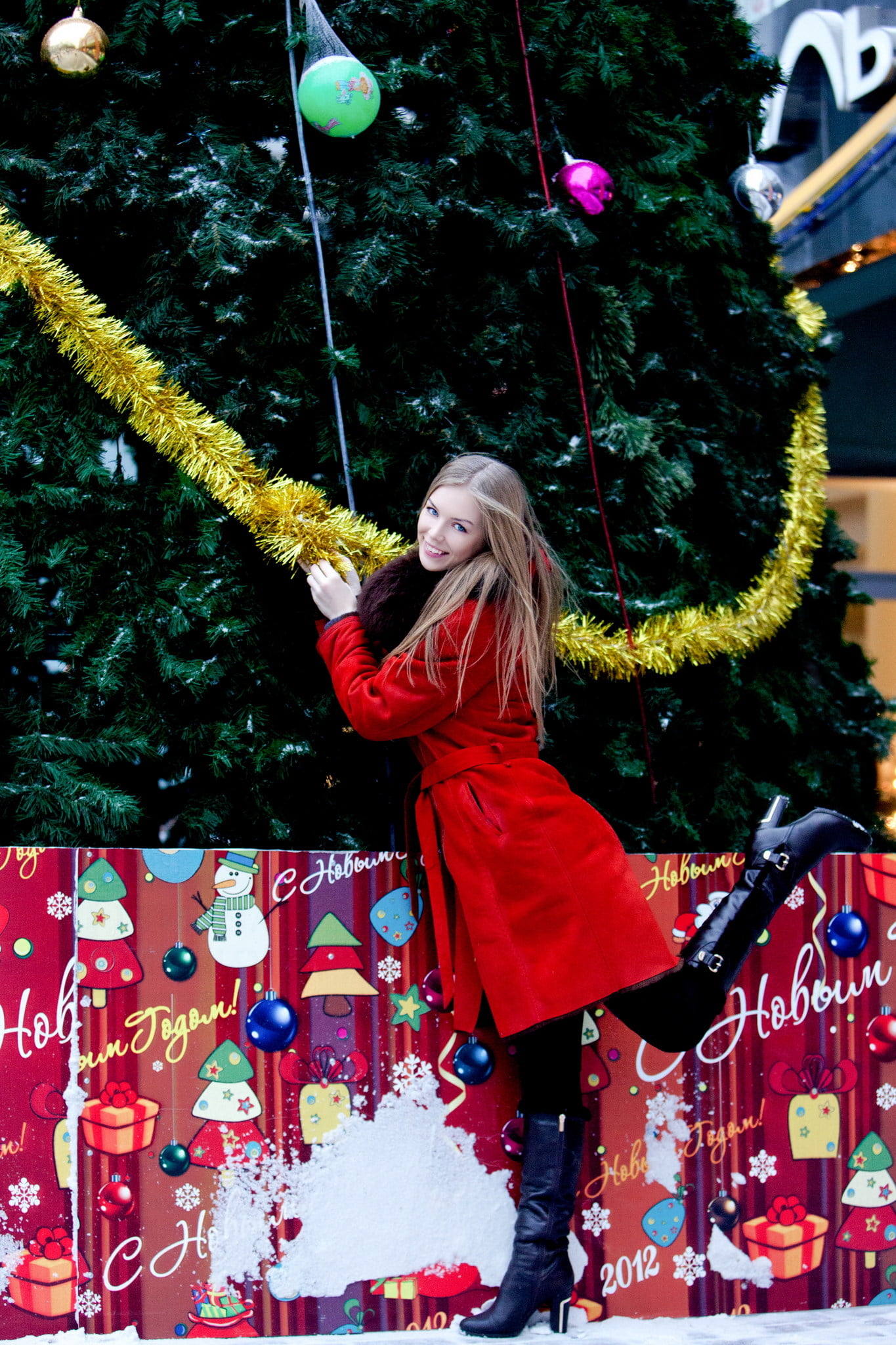 pale, Christmas, Met-Art, MetArt Magazine, glamour, black boots, coats, smiling, happy, long hair, red coat, open mouth, Long Blonde Hair, women, happiness, Phone HD Wallpaper