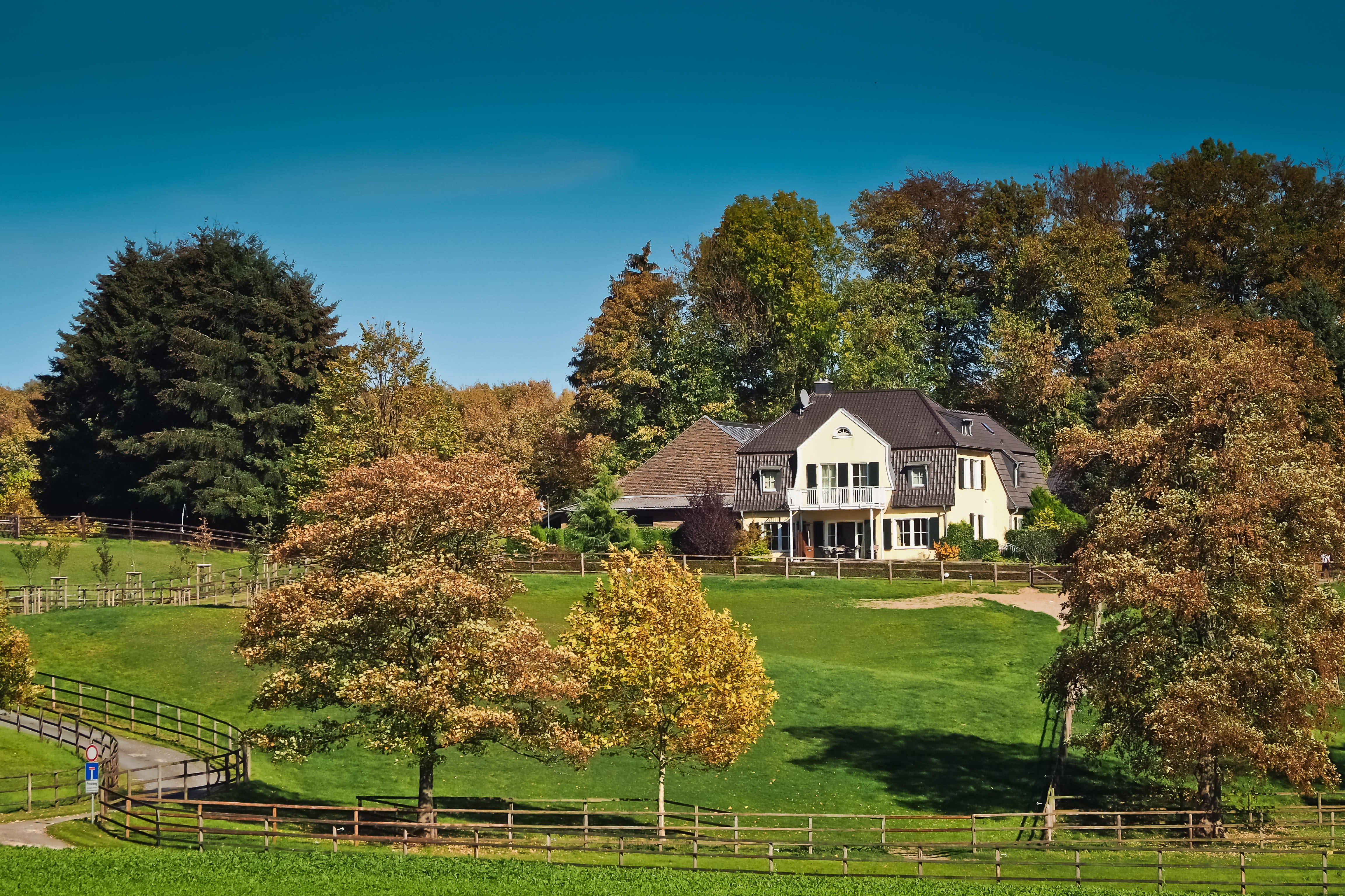 autumn, hill, no people, tree, grass, idyllic, mood, nature, green color, house, change, meadow, day, built structure, architecture, sky, village, green, HD Wallpaper