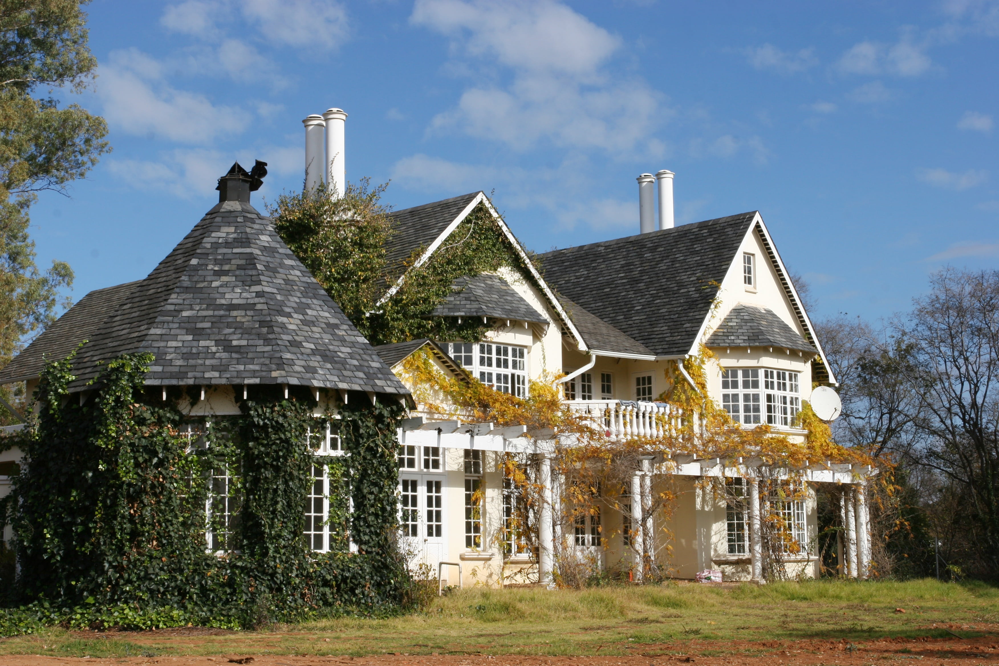 nature, the façade of the, plant, day, building, country living, old, sky, built structure, residential district, tree, luxury, no people, roof, outdoors, HD Wallpaper