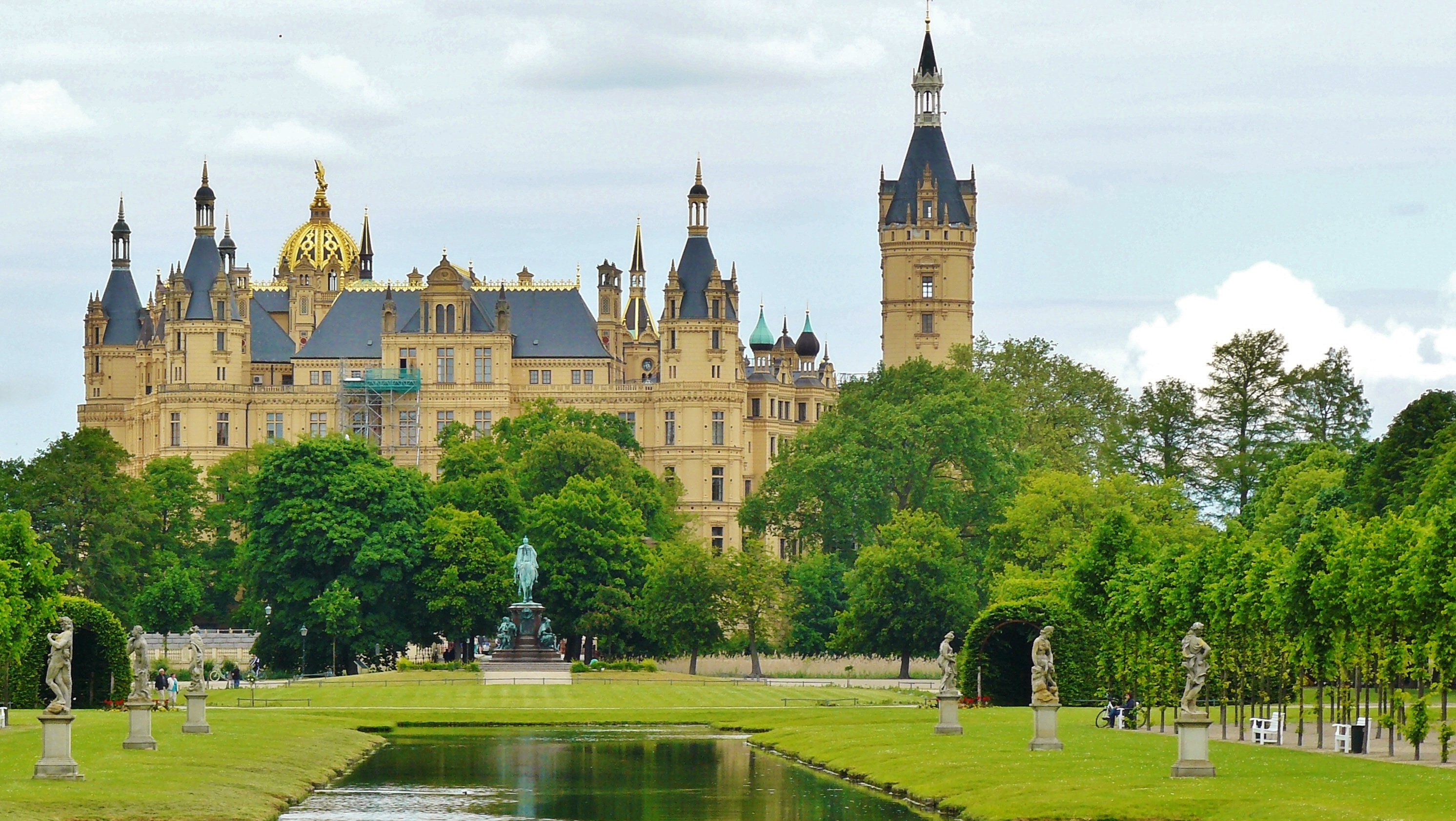 schwerin, spire, places of interest, imposing, famous Place, sky, 2K, castle, trees, day, germany, building exterior, built structure, the past, schwerin castle, HD Wallpaper
