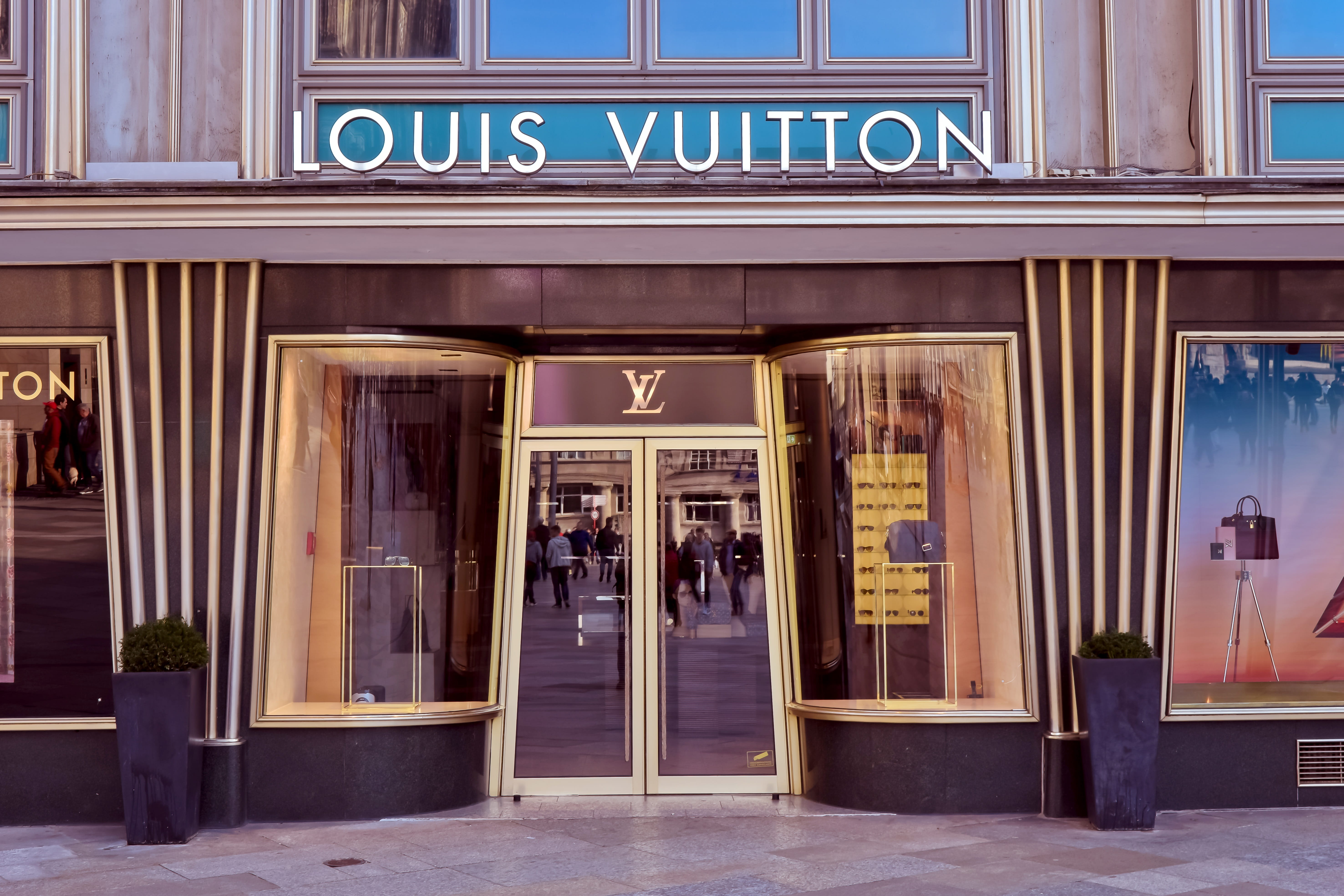 design, store, street, building, glass, retail, communication, architecture, aluminium, residence, outdoors, fashion label, glass - material, entrance, HD Wallpaper