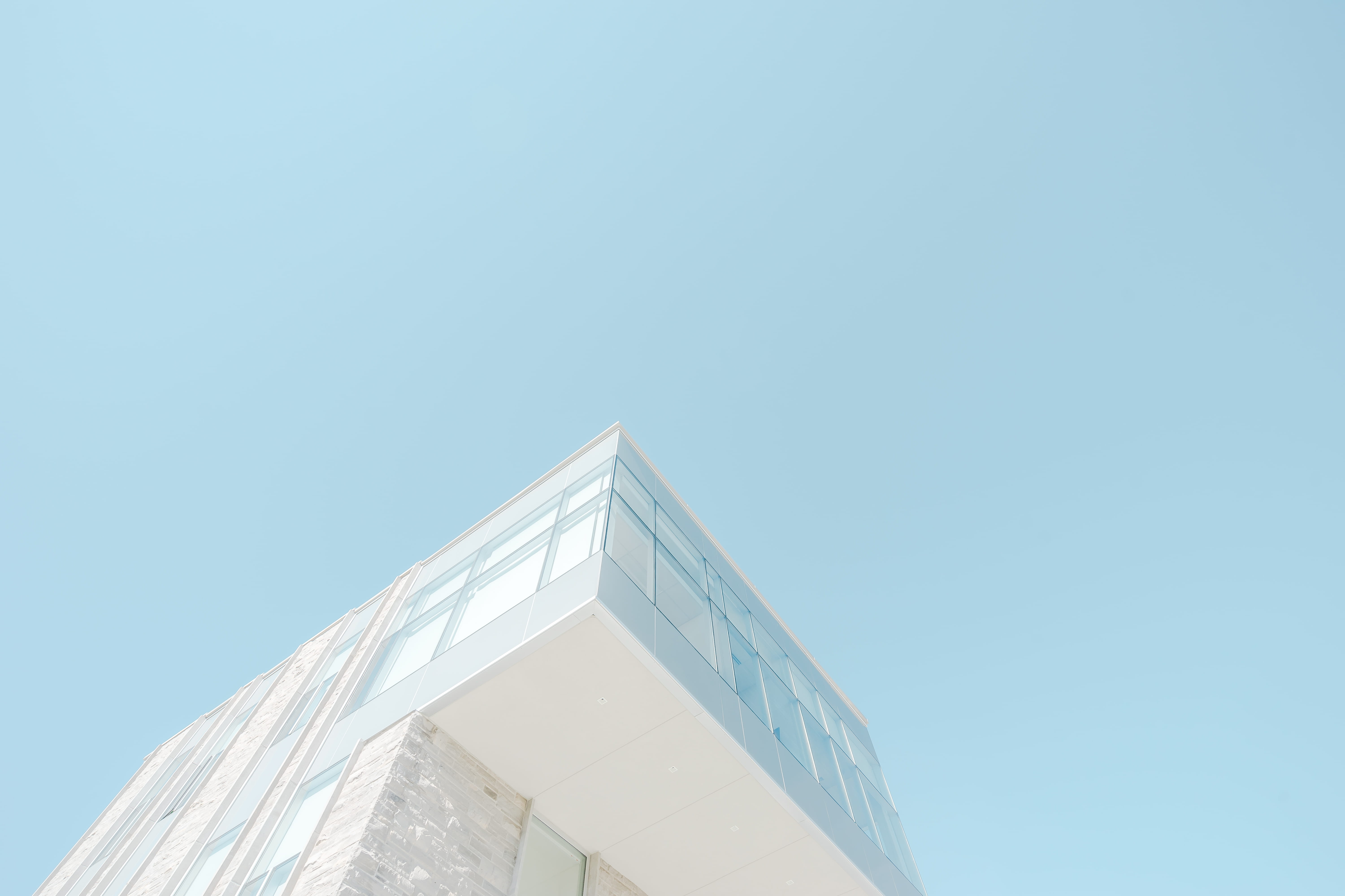 photograph, no people, campu, structure, sunny, minimal, angle, day, white color, facade, city, low angle view, office building exterior, untitled, building, HD Wallpaper