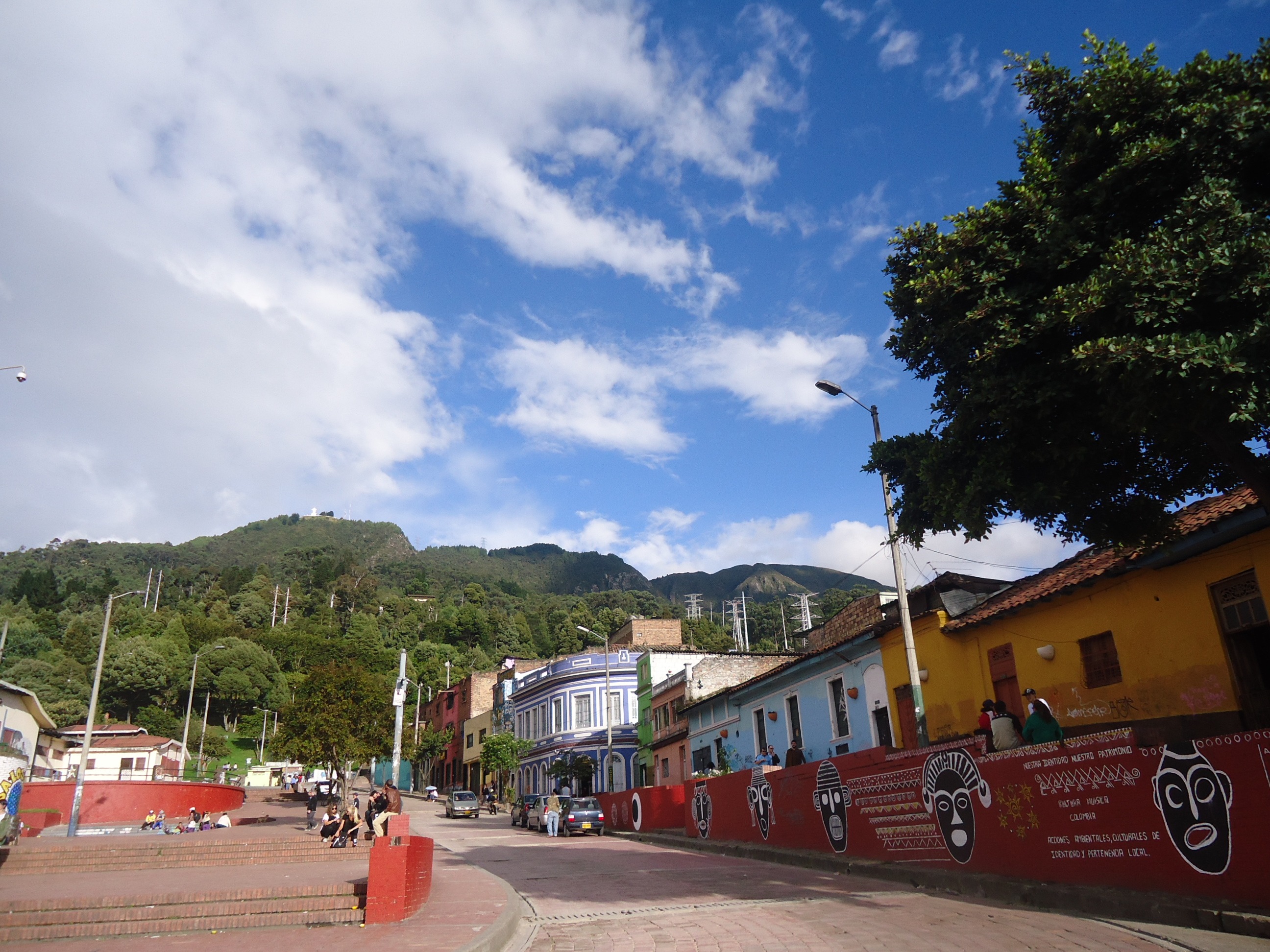 quevedo jet, built structure, land vehicle, incidental people, motor vehicle, residential district, bogota, car, cloud - sky, colombia, plant, city, street, HD Wallpaper