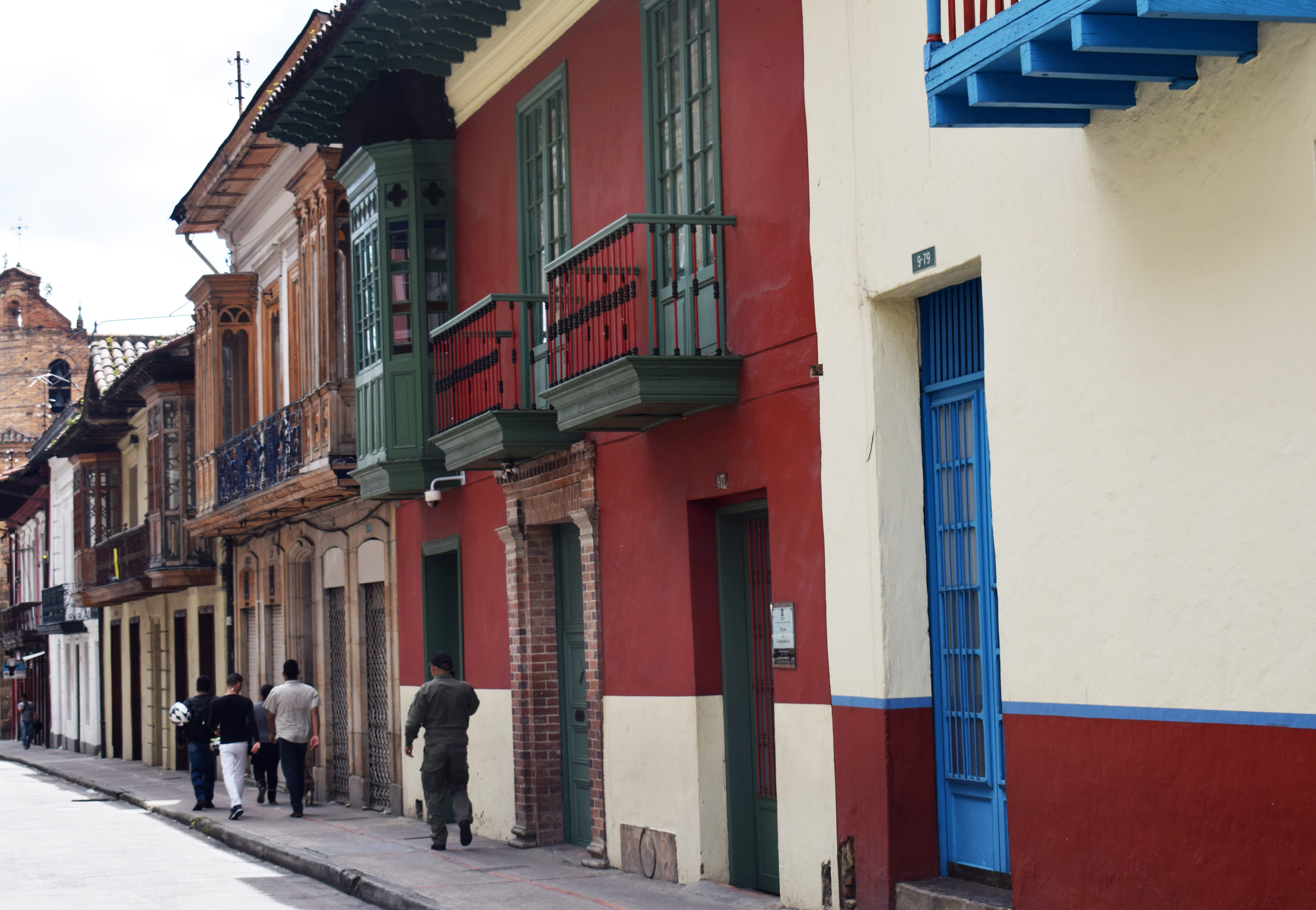 bogota, residential district, adult, 4K, group of people, bogotá, women, lifestyles, men, full length, colombia, building, architecture, footpath, street, HD Wallpaper