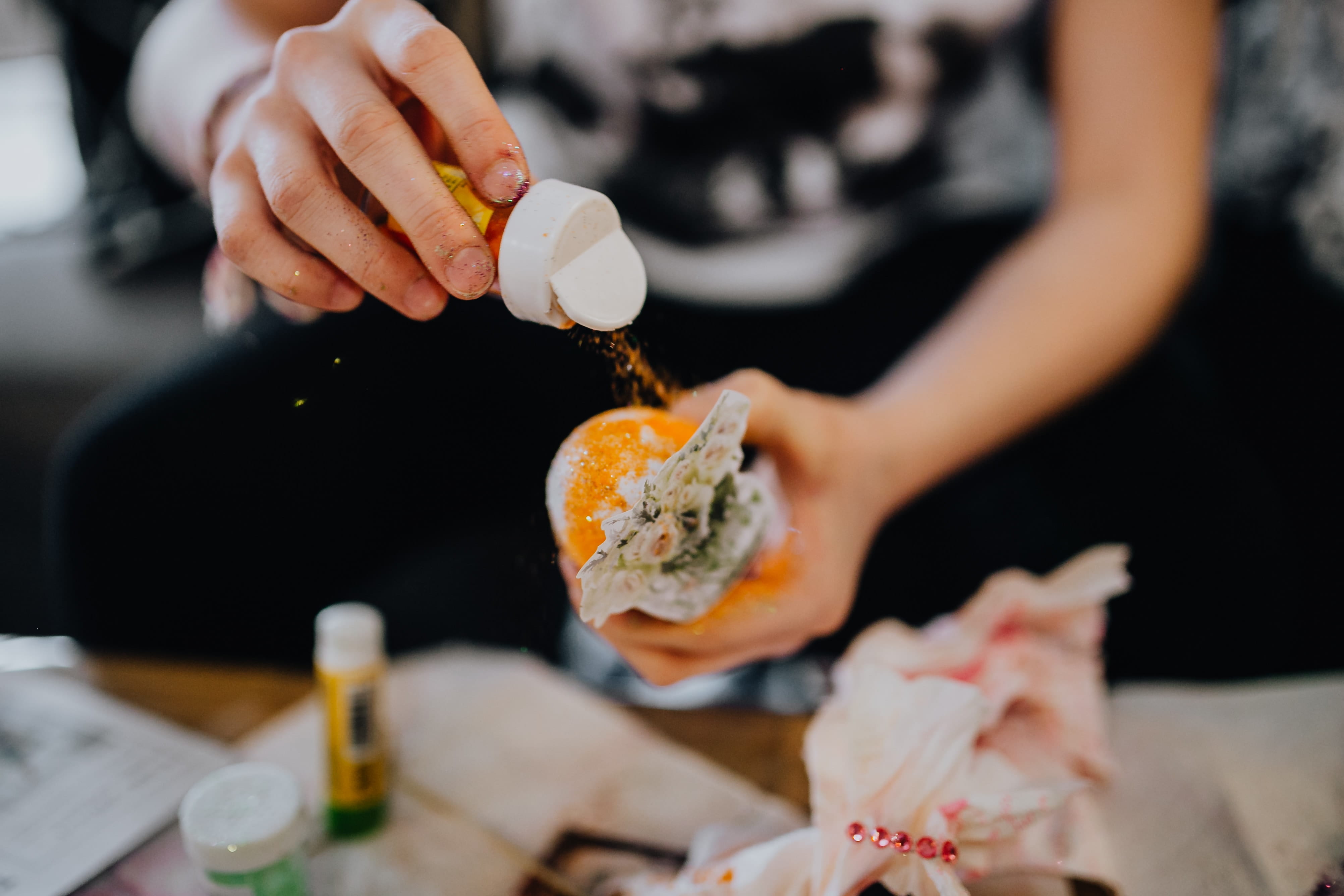 food and drink, women, easter, decoration, wellbeing, food, young adult, diy, adult, decorations, healthy lifestyle, midsection, holding, preparation, preparing food, HD Wallpaper