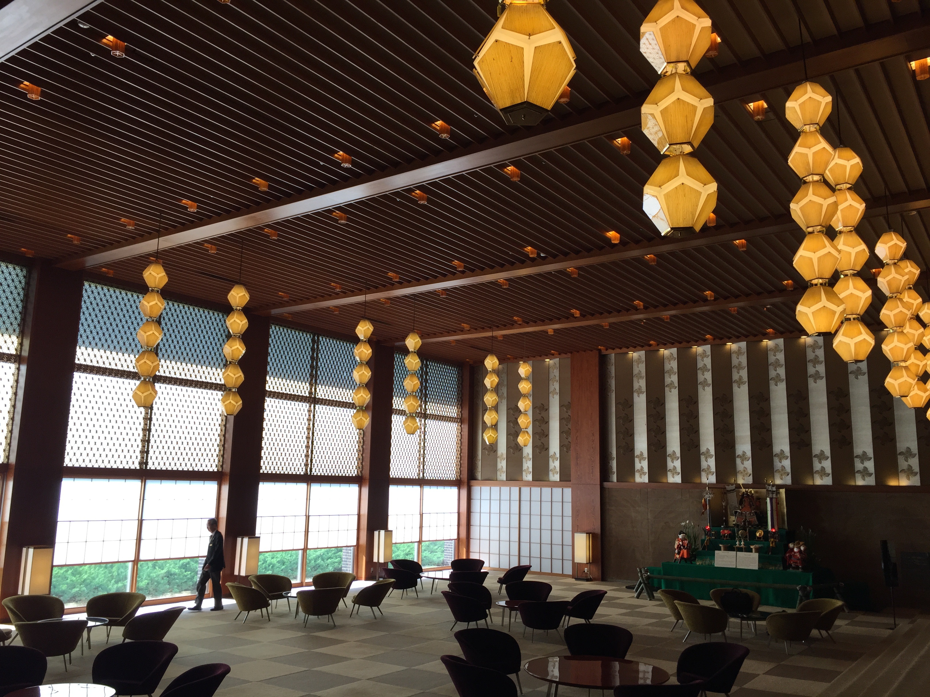 spirituality, hanging, japan, men, building, belief, indoors, group of people, incidental people, built structure, illuminated, religion, ceiling, lanterns, HD Wallpaper