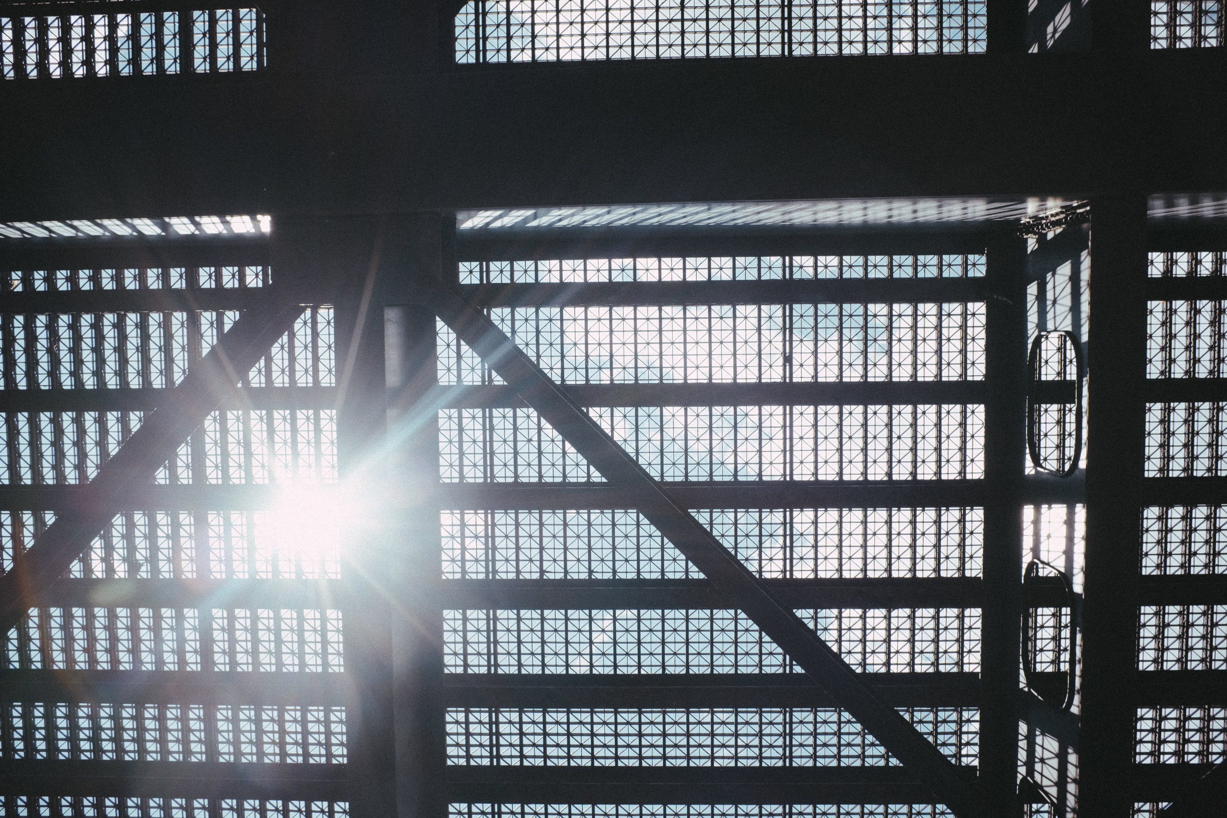 full frame, sunlight, 4K, construction, perspective, backgrounds, below, building, lens flare, ceiling, beams, road, nature, plate, structure, abstract, HD Wallpaper