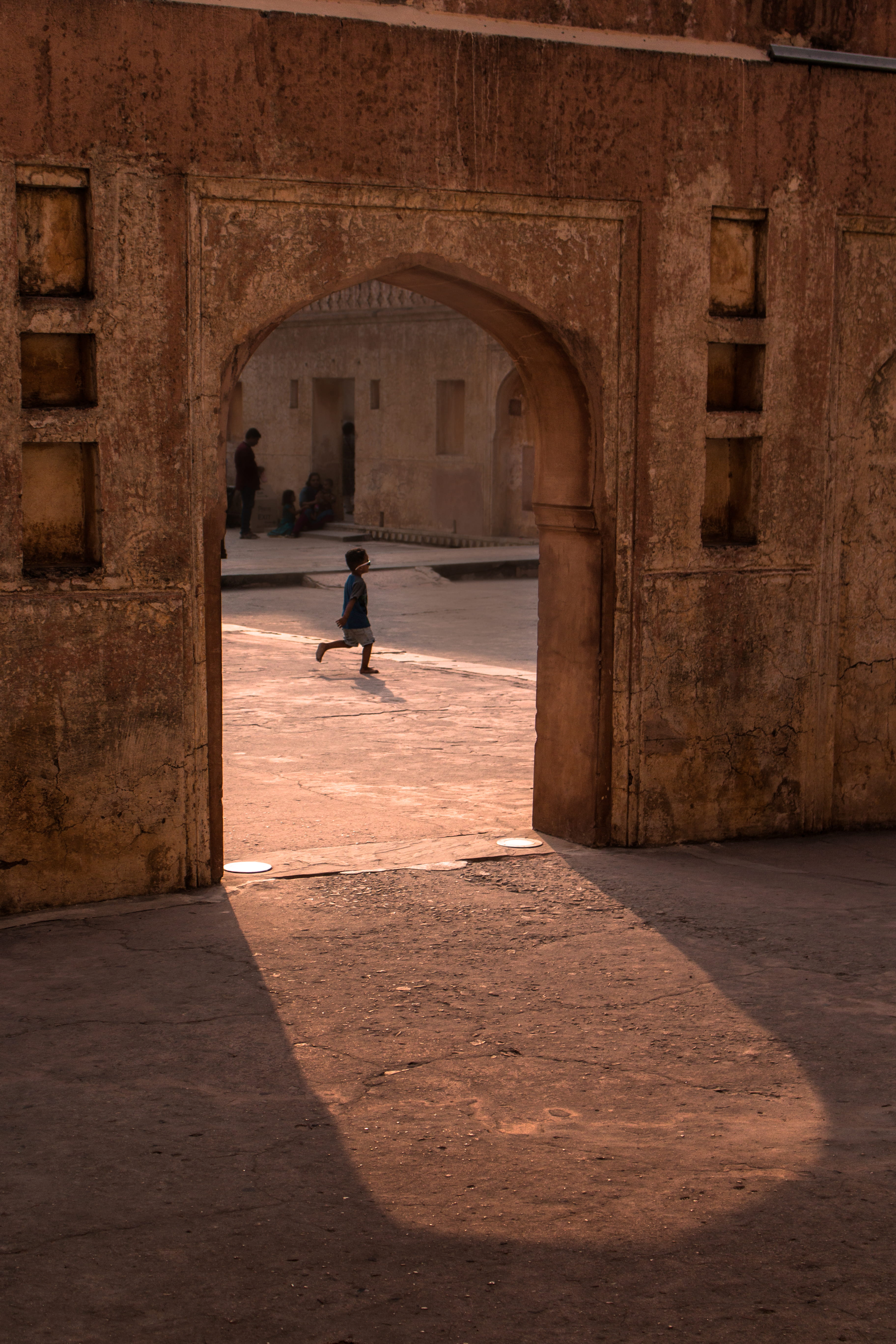 jaipur, history, building exterior, running, building, children, india, lifestyles, gate, full length, city, real people, light, kid, shadow, kids, outdoors, Phone HD Wallpaper