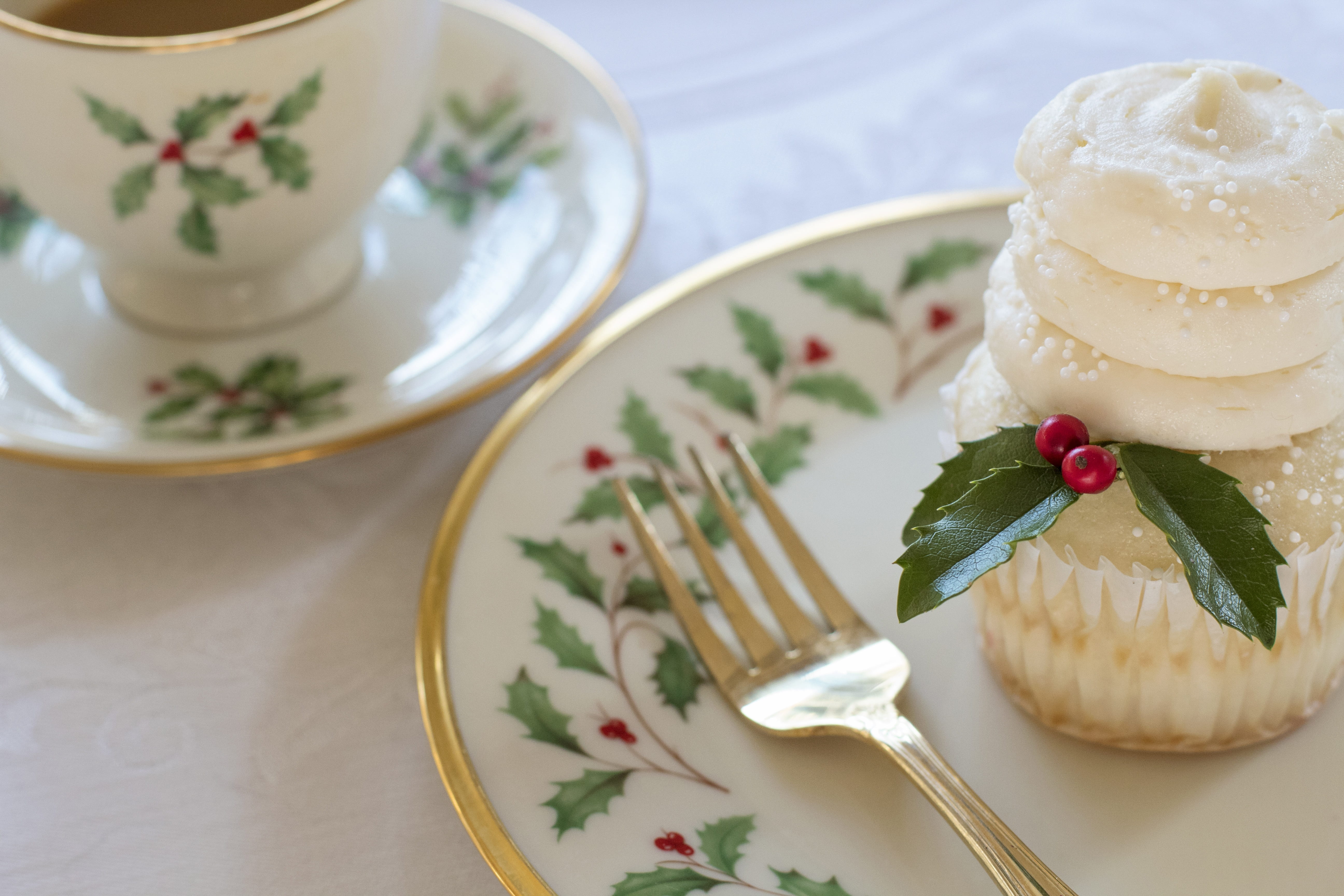 freshness, dessert, garnish, holly, food, tea cup, christmas dinner, place setting, no people, eating utensil, christmas place setting, kitchen utensil, HD Wallpaper