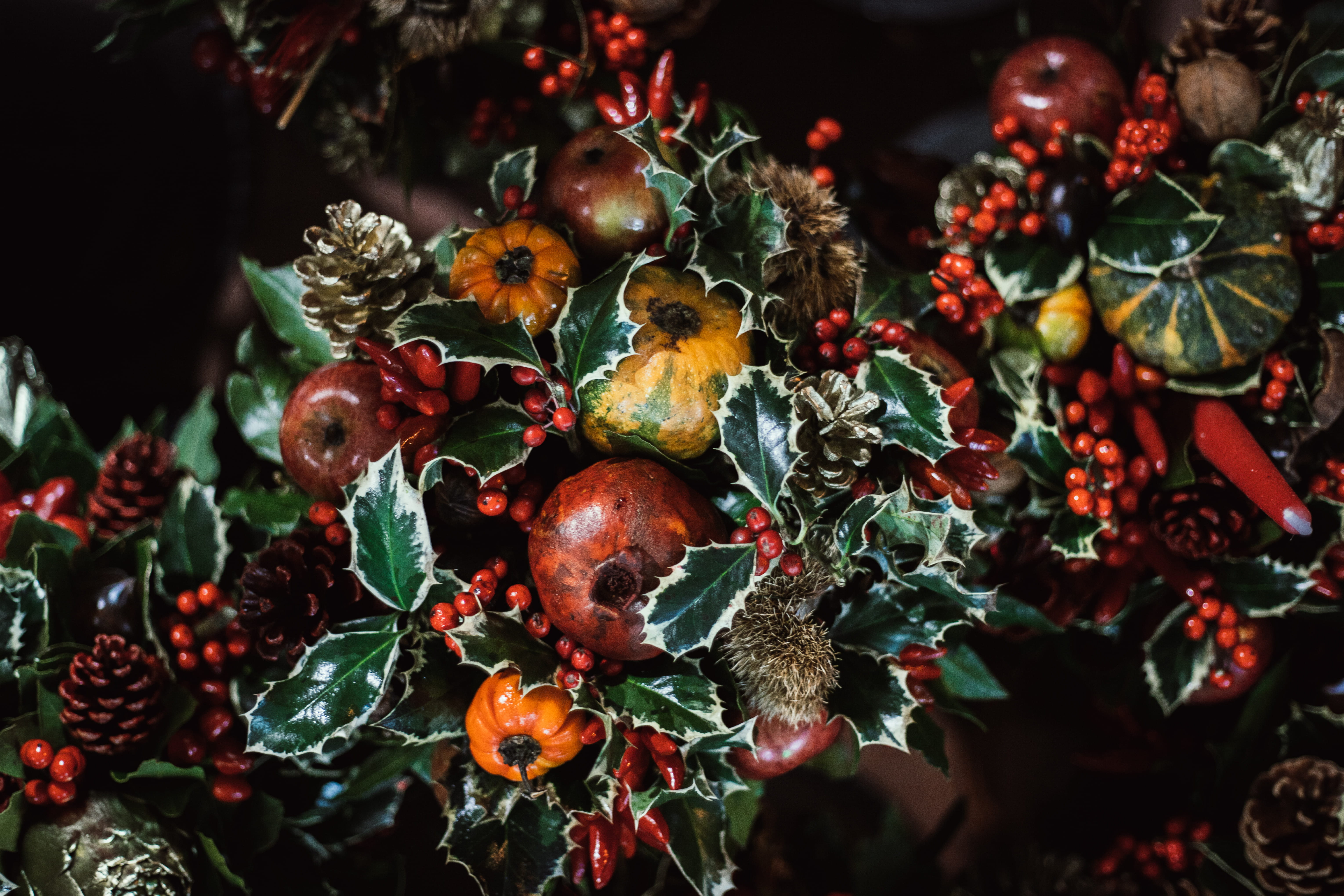 green, nature, decor, centerpiece, ripe, still life, red, outdoors, mistletoe, wellbeing, pomegranate, focus on foreground, leaf, apple, food and drink, HD Wallpaper