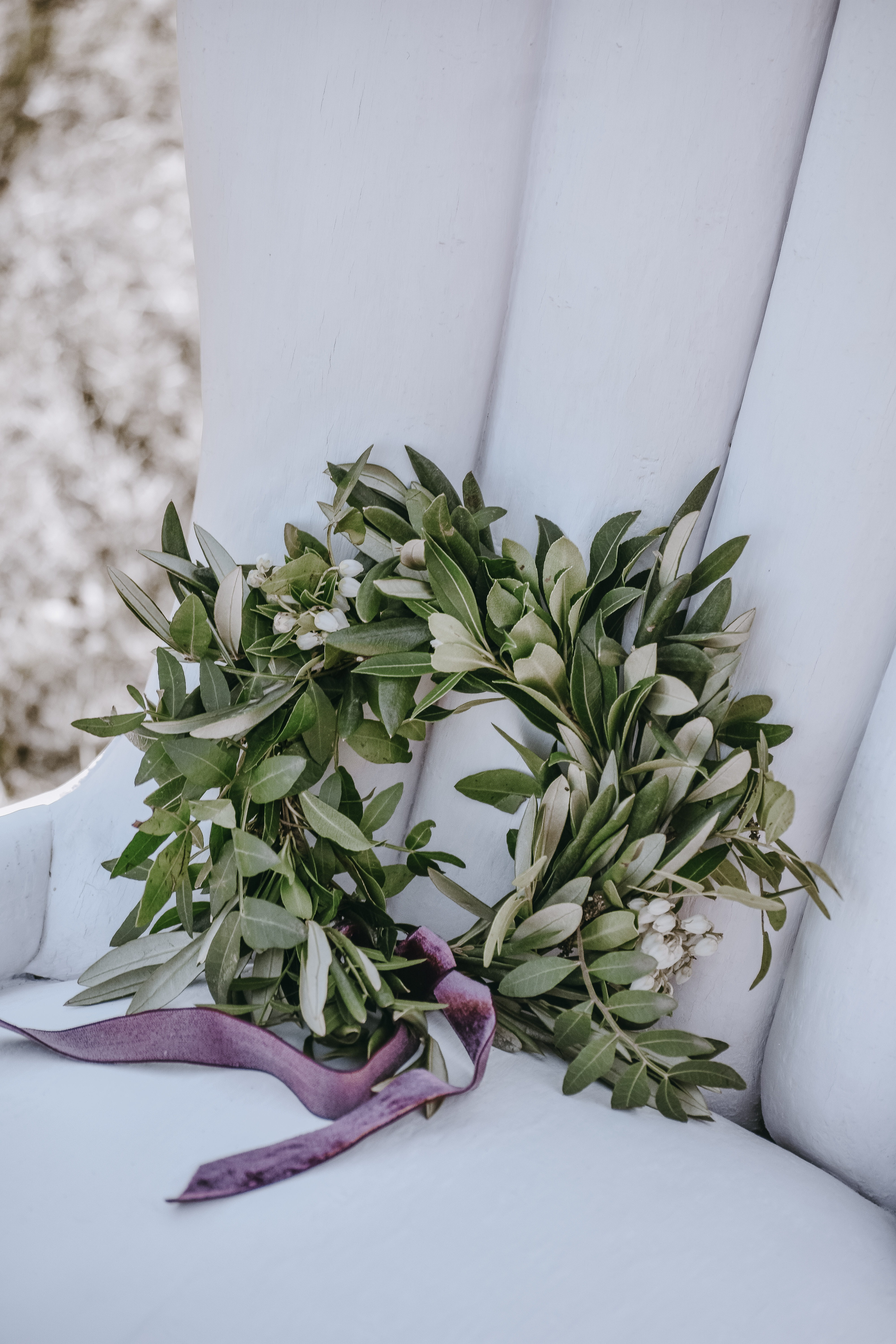 mistletoe, green color, table, food and drink, leaves, herb, wedding, white chair, vegetable, floral, plant, sofa, wellbeing, close-up, healthy eating, Phone HD Wallpaper