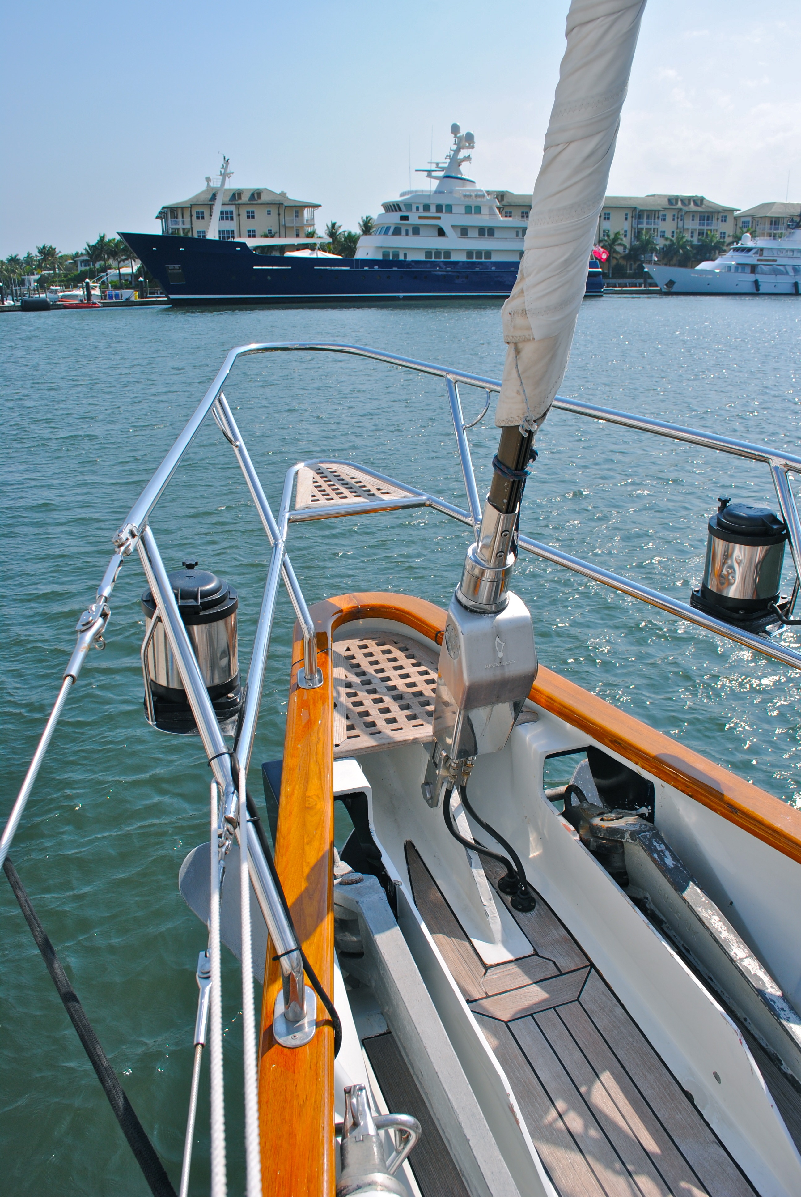 no people, nature, fort lauderdale, marine, boating, florida, luxury, bowsprit, yachting, boating equipment, railing, day, nautical, sail, sunlight, mode of transportation, Phone HD Wallpaper