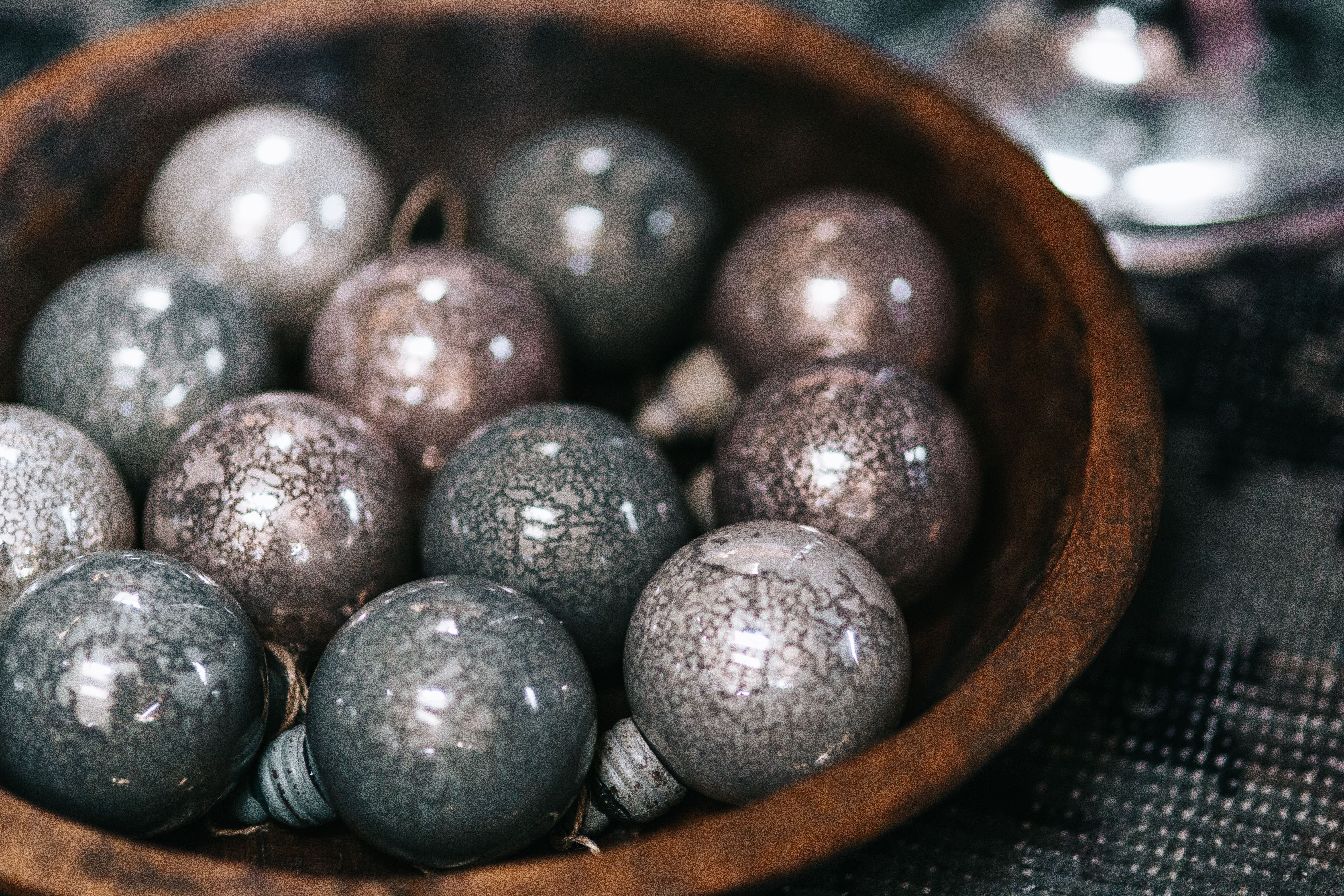 focus on foreground, heap, large group of objects, still life, cultures, Christmas, 5K, shiny, close-up, container, brown, design, selective focus, decoration, HD Wallpaper