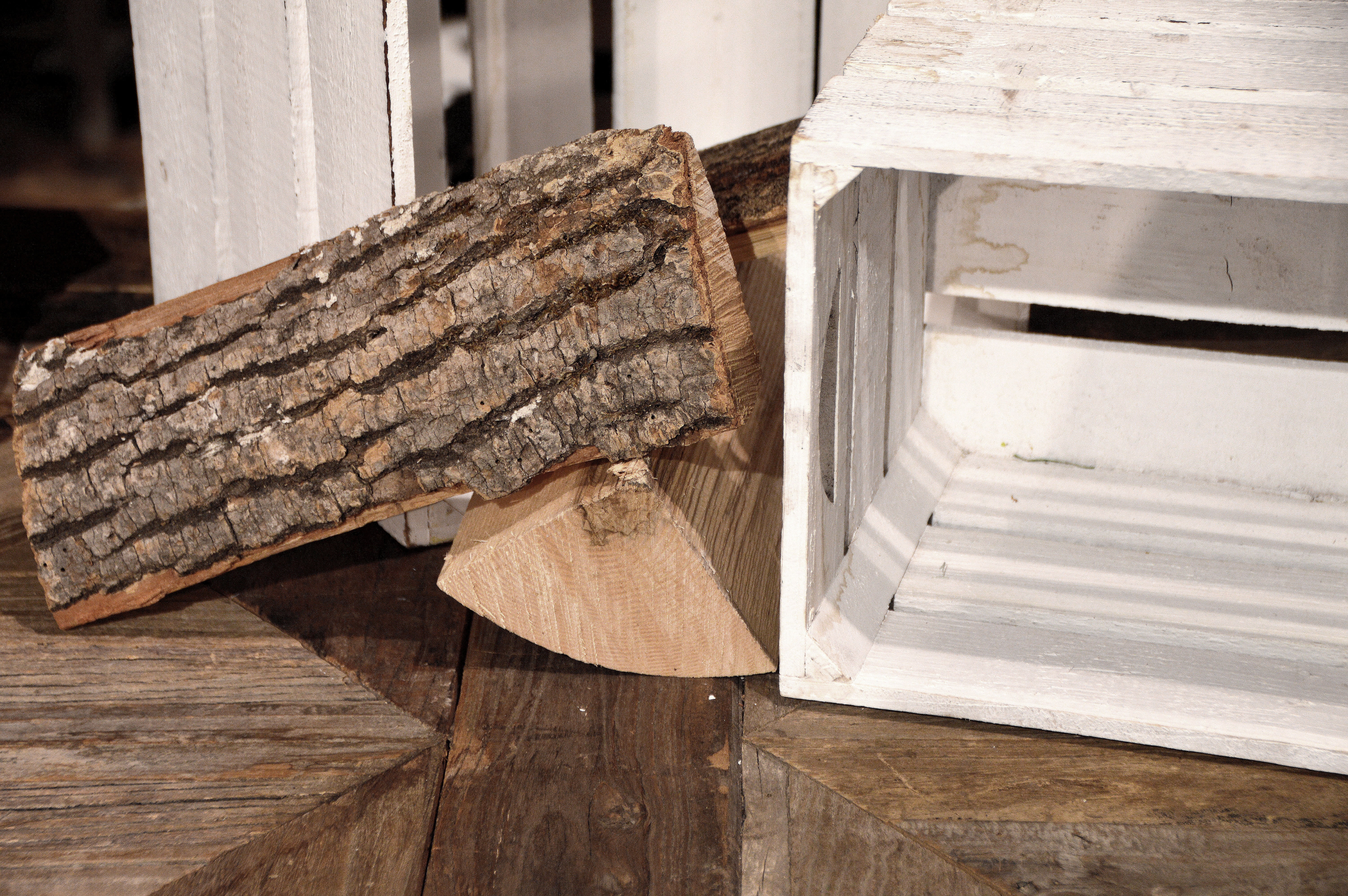 outdoors, metal, box, innenausbau, close-up, architecture, wood, eye catcher, wood - material, table, focus on foreground, still life, timber, showroom, HD Wallpaper