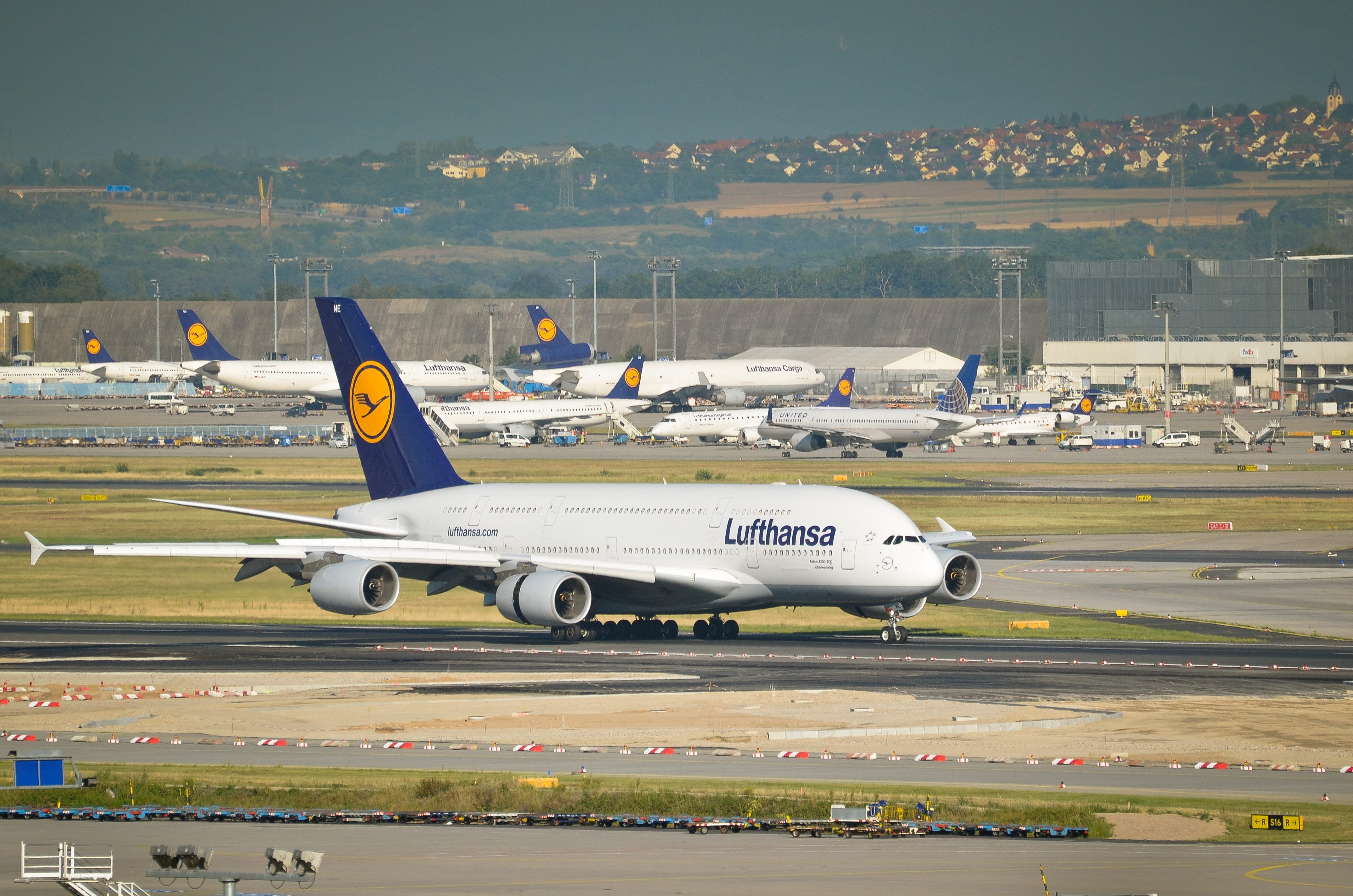 aerospace industry, airbus, transportation, arrival, jet engine, lufthansa, airport runway, frankfurt, airplane, 4K, incidental people, nature, day, taking off, HD Wallpaper