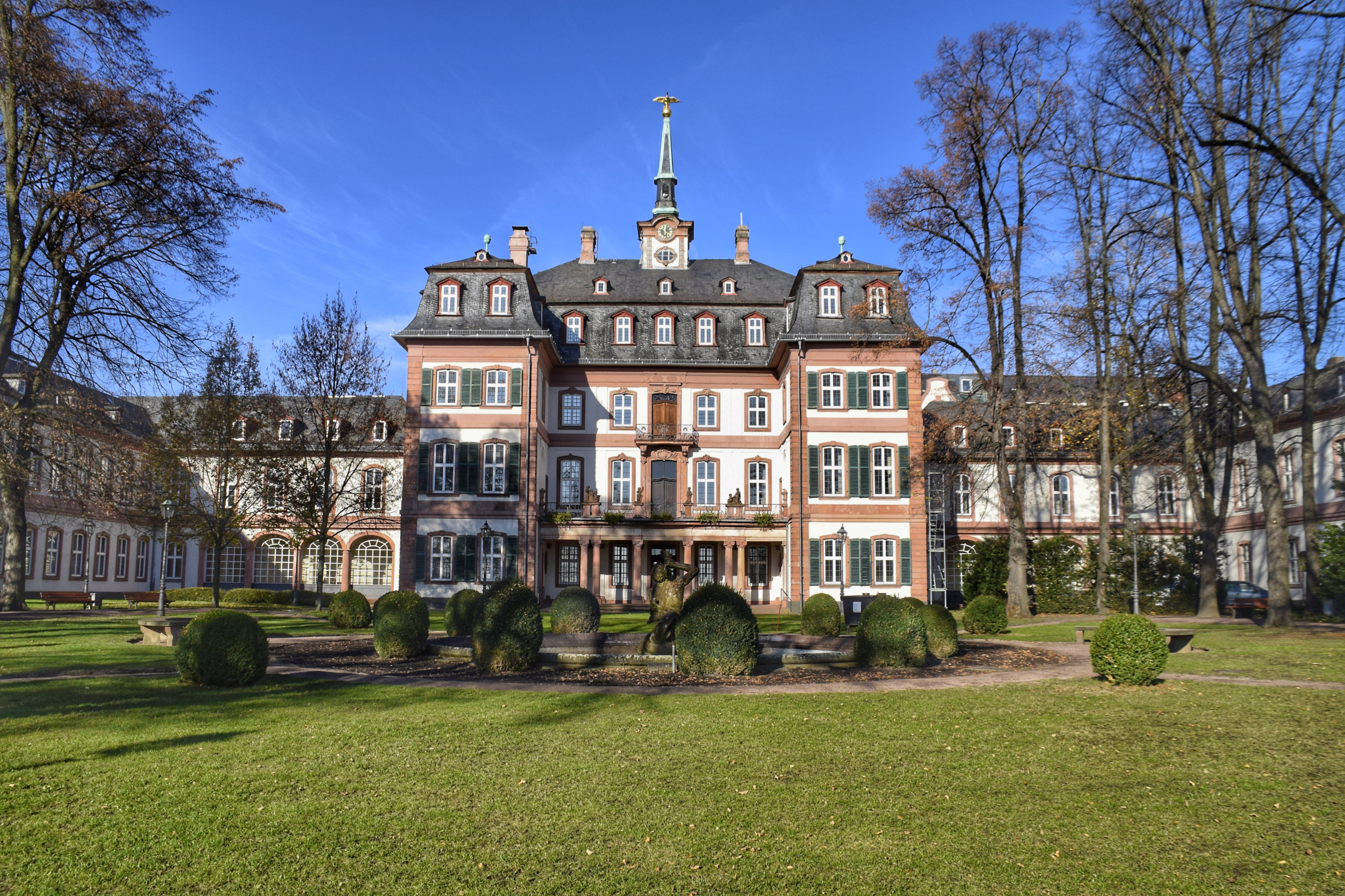 maximum, tree, blue, outdoors, residential district, old town, clear sky, day, building exterior, hesse, palace, sky, places of interest, lawn, frankfurt, HD Wallpaper