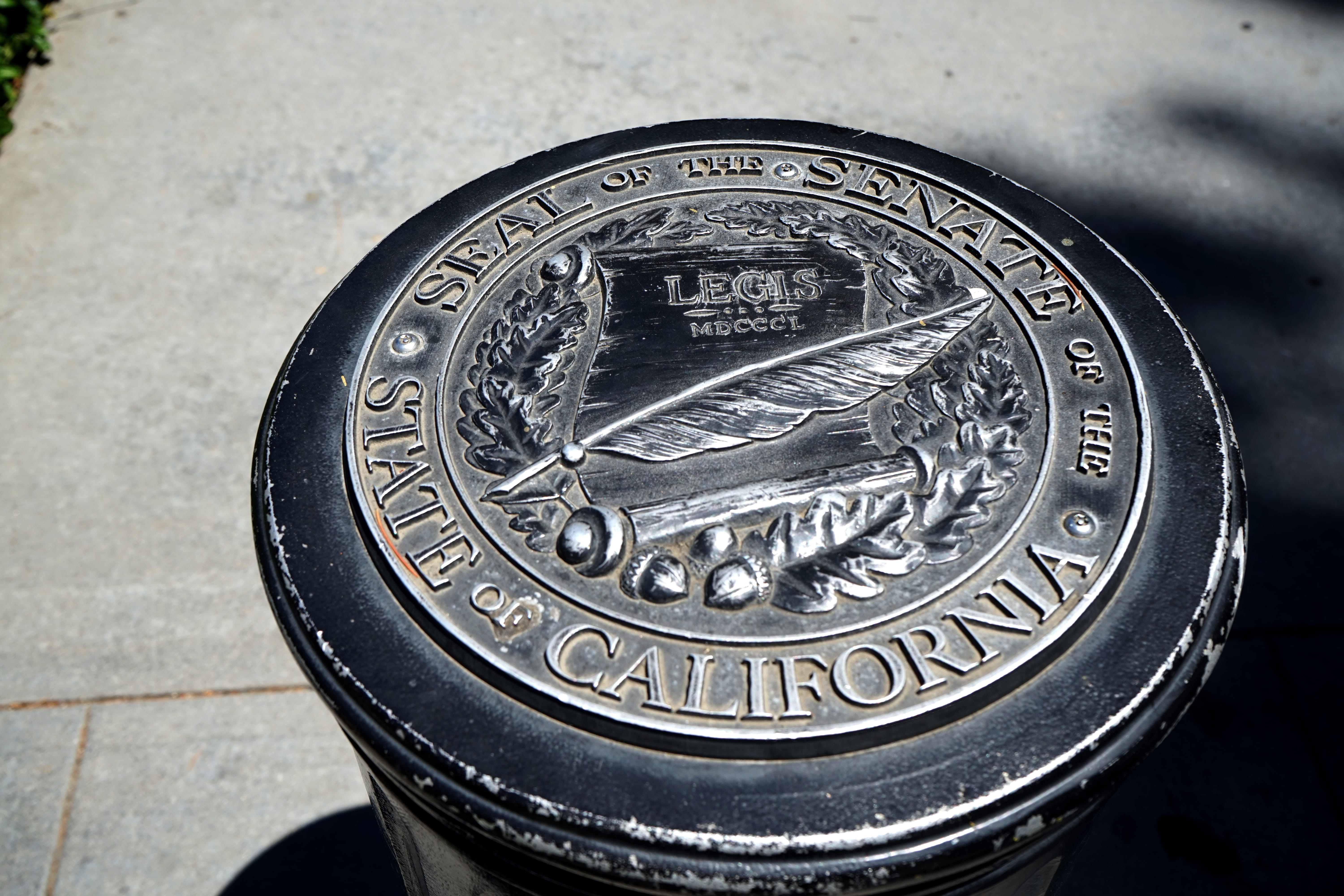 metal, coin, united states, seal of the senate of the state of california, number, geometric shape, city, finance, high angle view, communication, california, HD Wallpaper